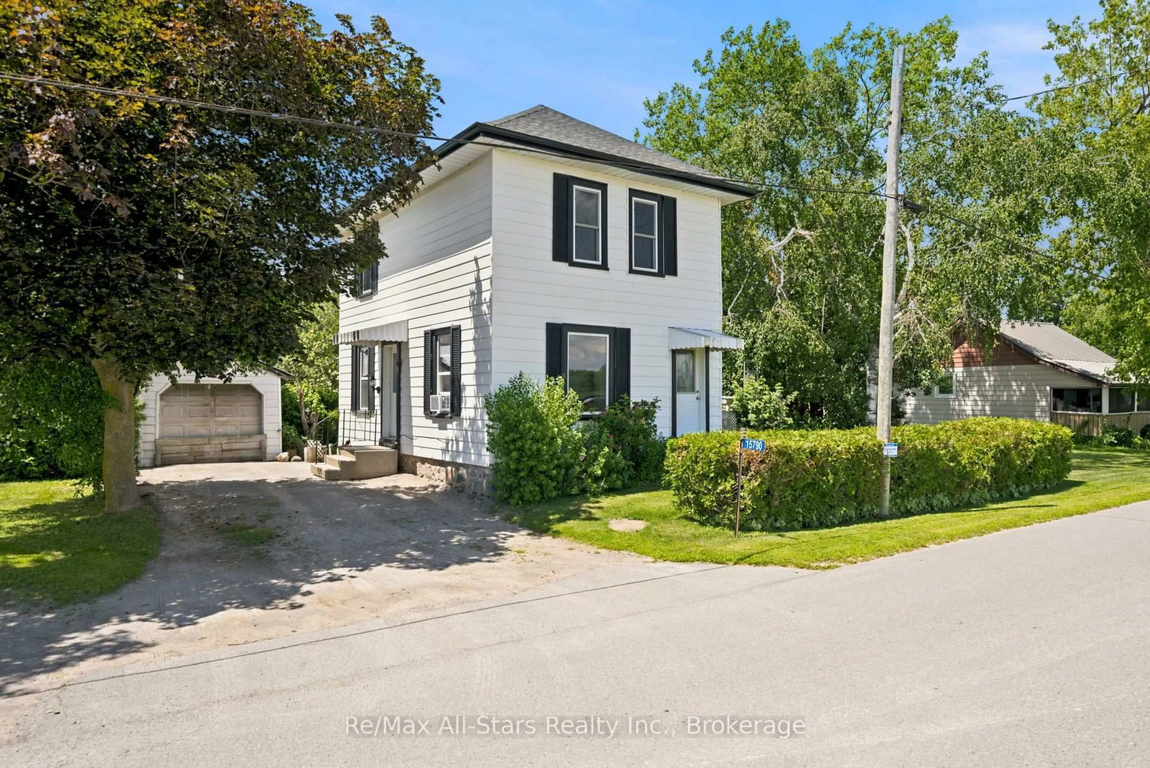 A pic from outside/outdoor area/front of a property/back of a property/a pic from drone, street for 15790 Mclaughlin Rd, Scugog Ontario L0B 1L0