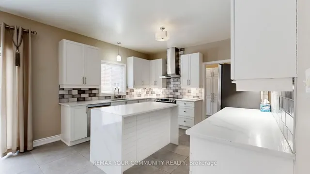 8 Westacott Ave, Ajax 5