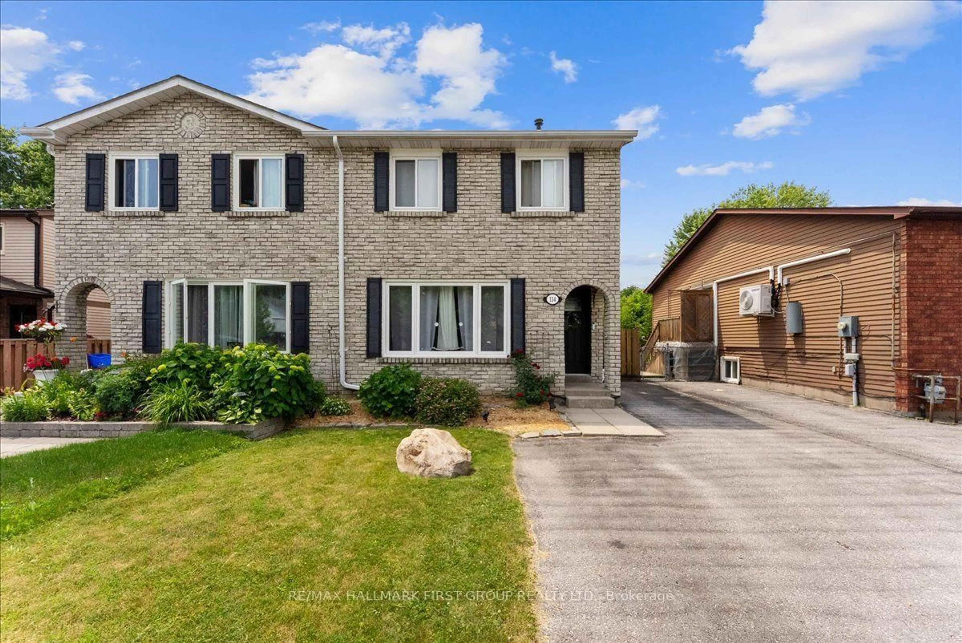 Home with brick exterior material, street for 134 Londonderry St, Oshawa Ontario L1J 6Z3