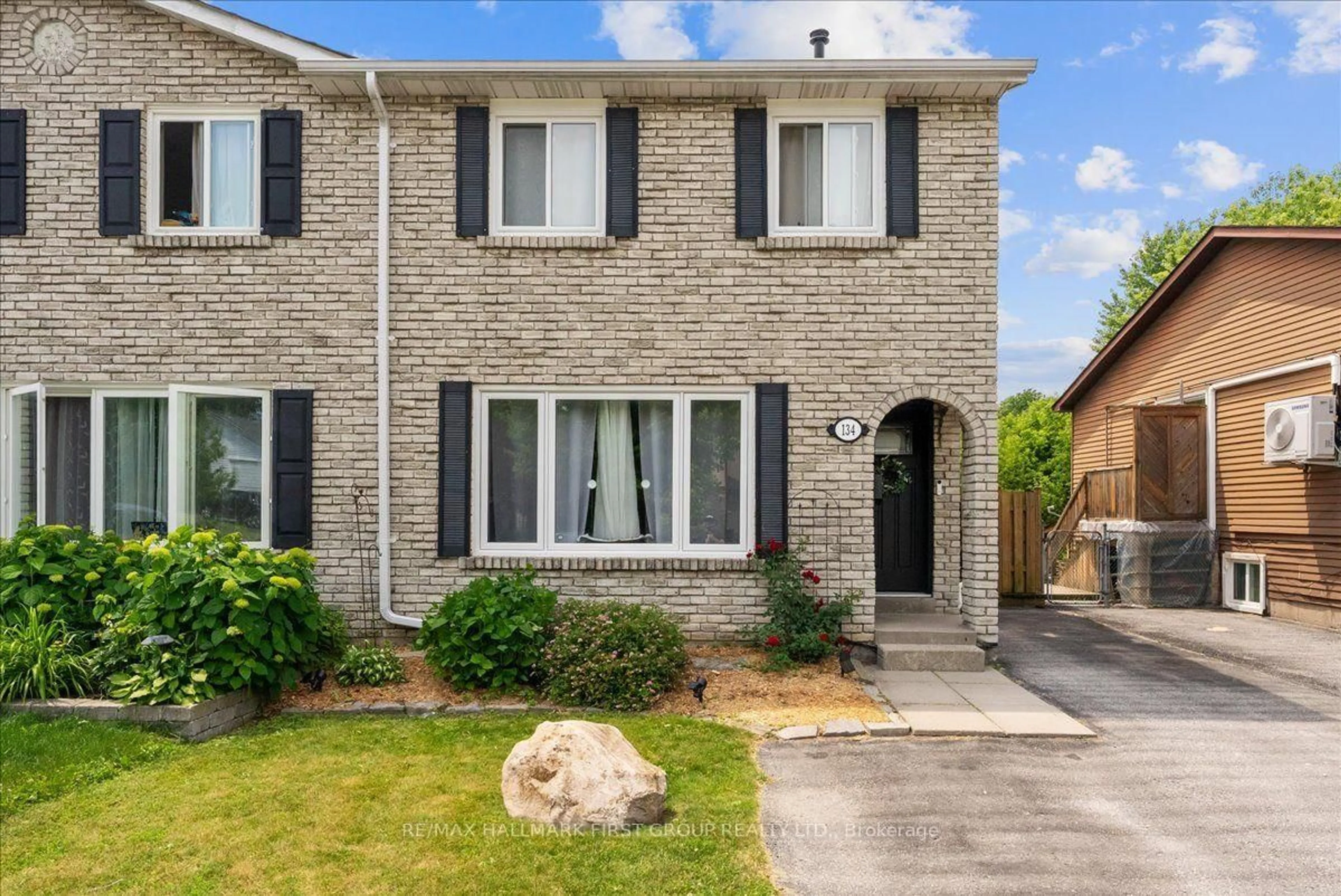 Home with brick exterior material, street for 134 Londonderry St, Oshawa Ontario L1J 6Z3