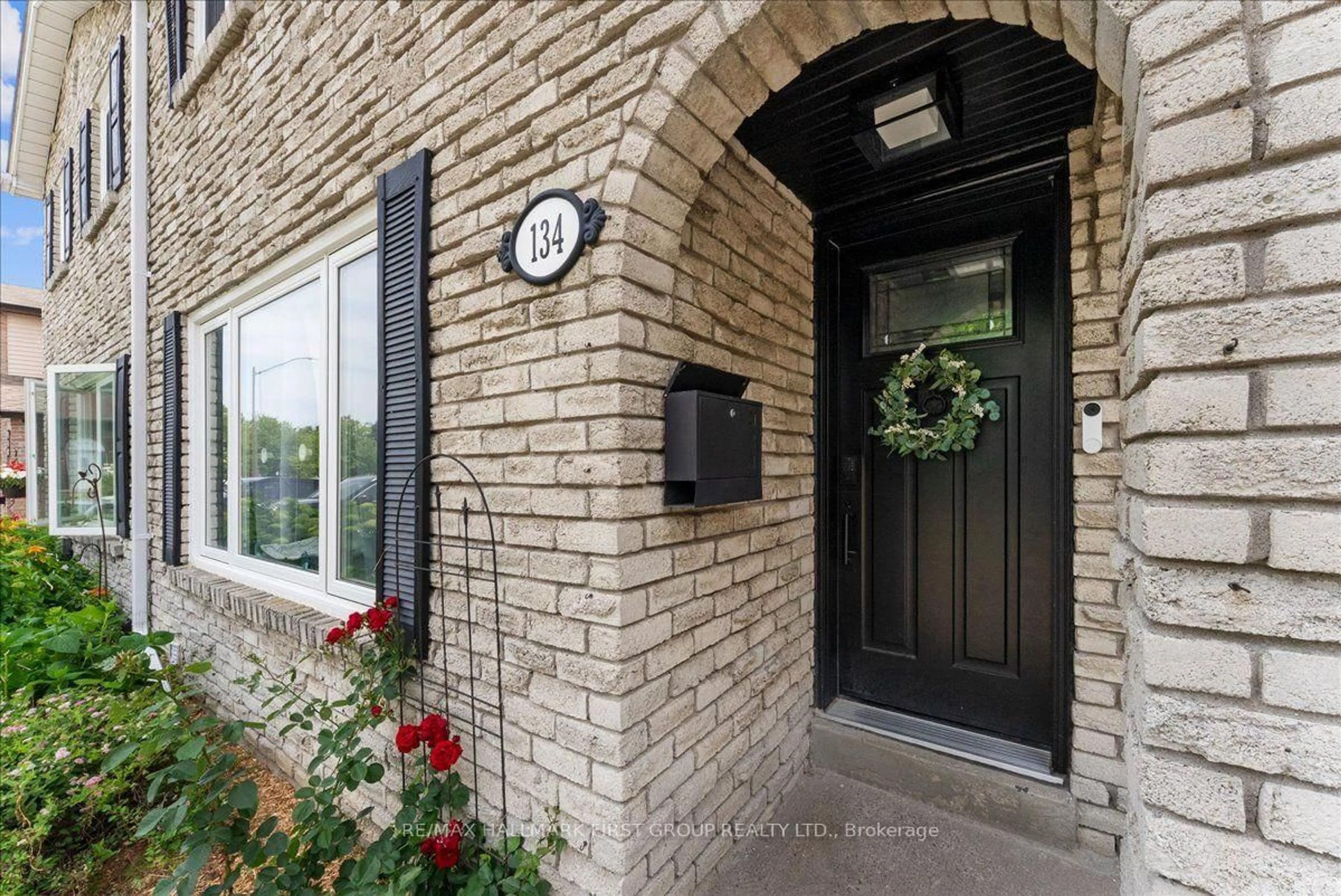 Home with brick exterior material, street for 134 Londonderry St, Oshawa Ontario L1J 6Z3