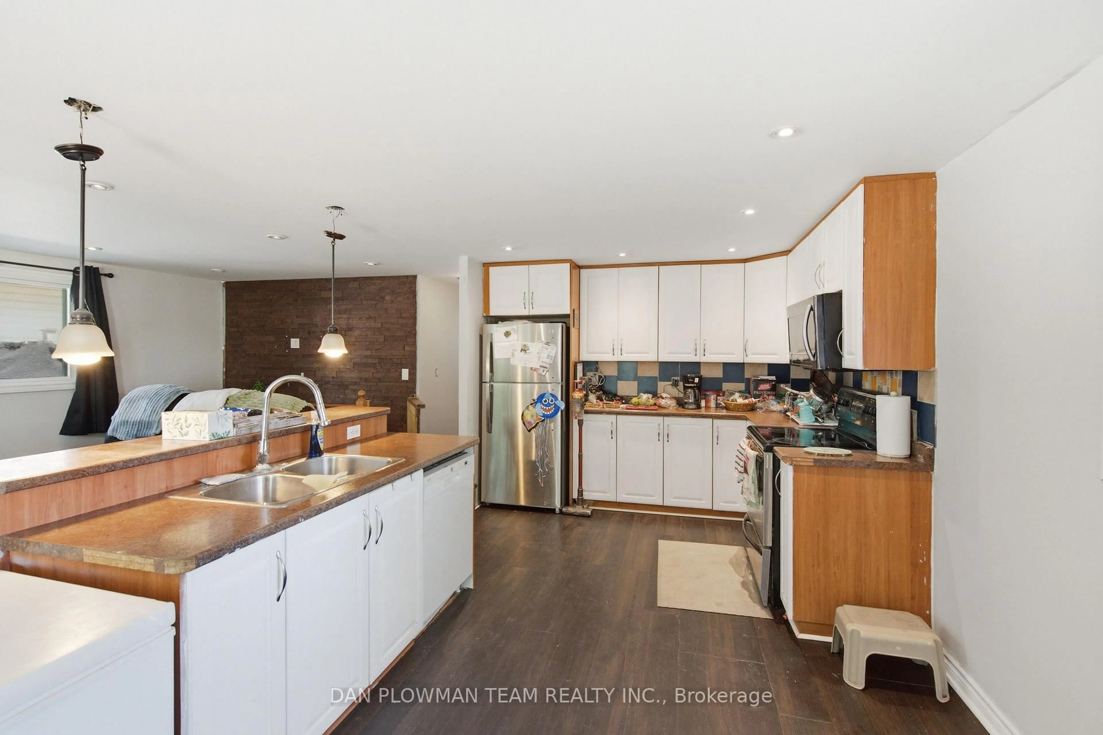 Open concept kitchen, unknown for 1185 Norman Crt, Oshawa Ontario L1H 7X2