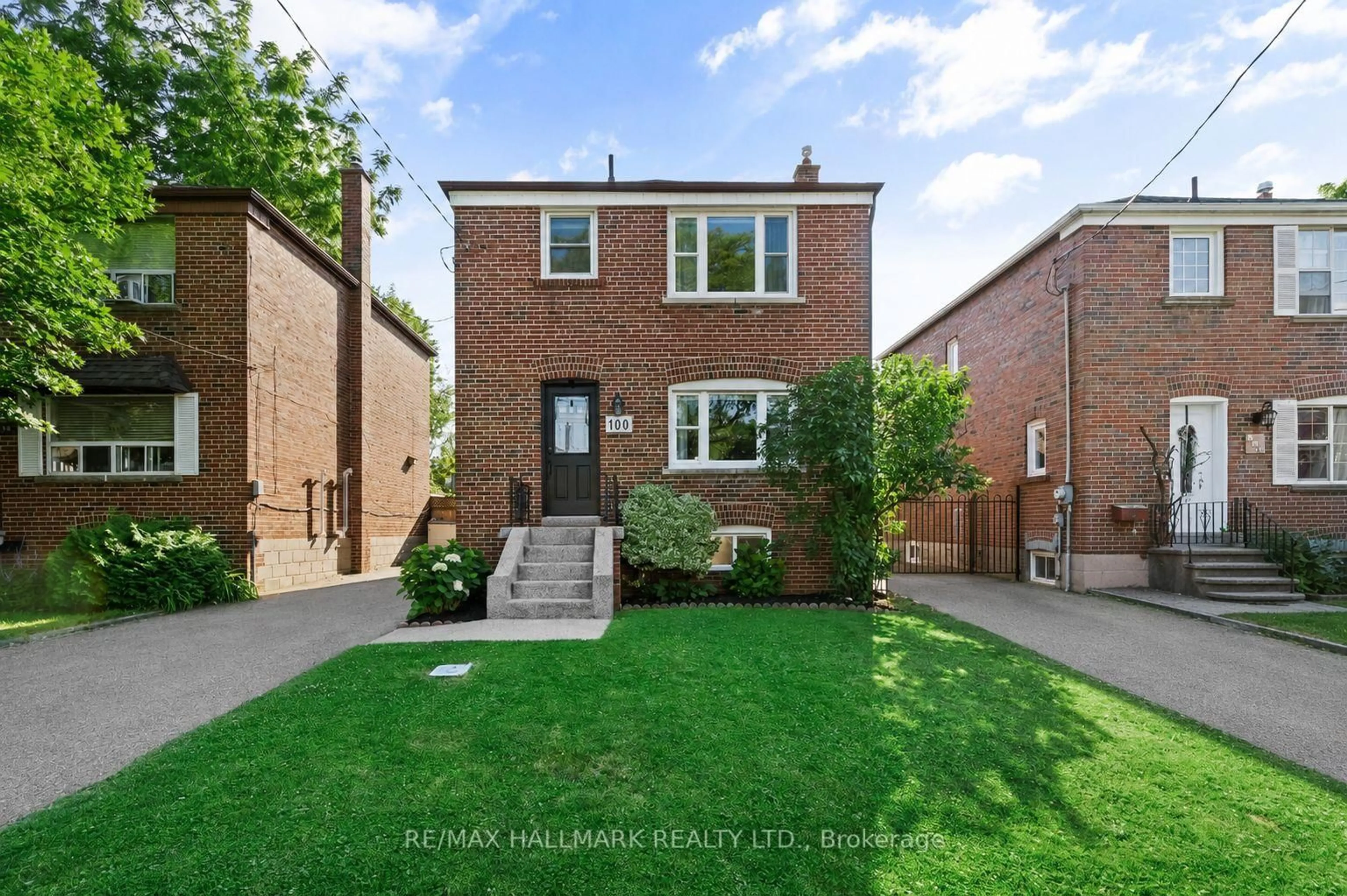 Home with brick exterior material, street for 100 Atlee Ave, Toronto Ontario M1N 3X4