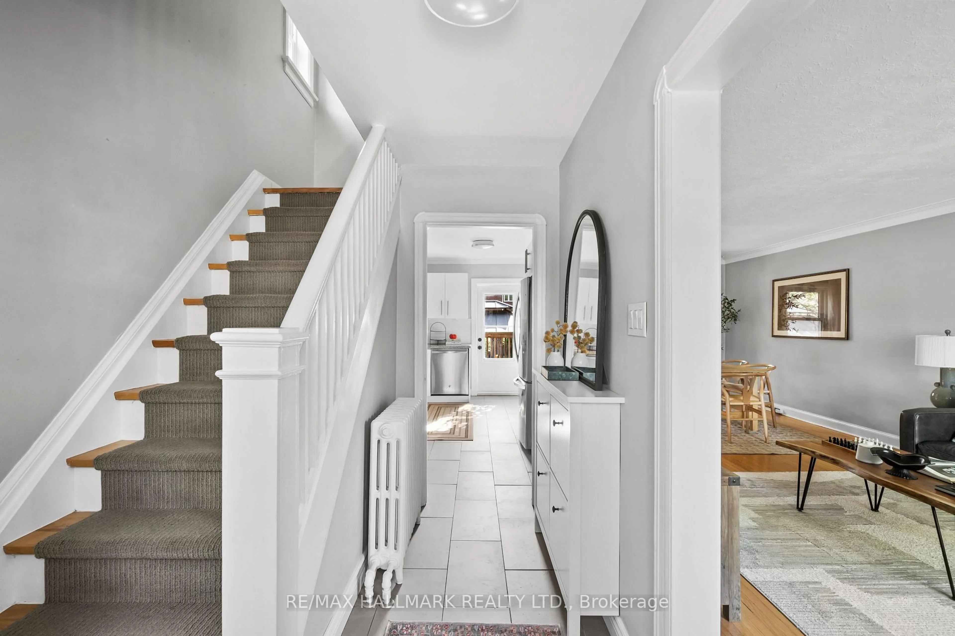 Indoor entryway for 100 Atlee Ave, Toronto Ontario M1N 3X4