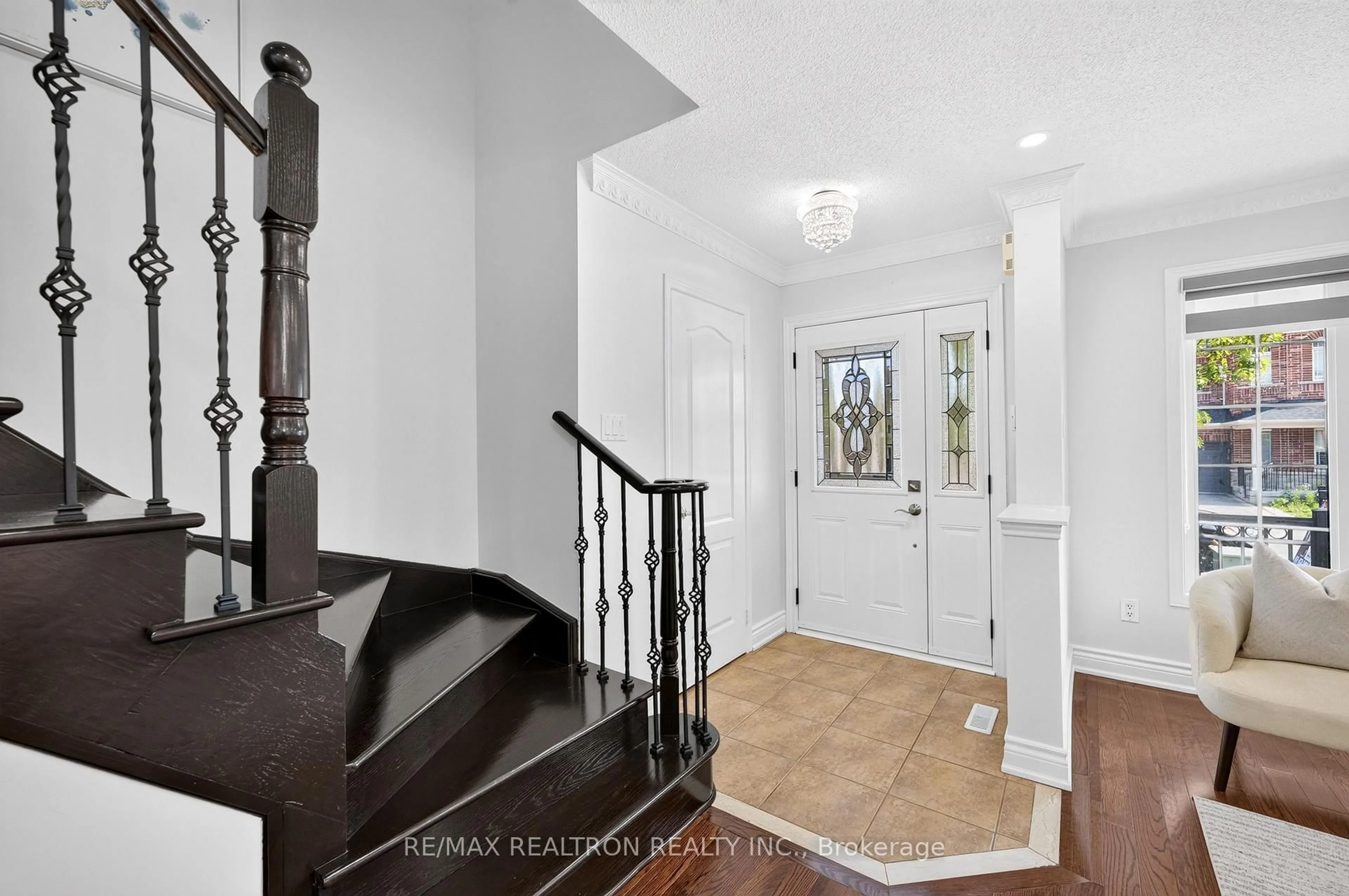 Indoor entryway for 18 Sivyer Cres, Ajax Ontario L1Z 2A6