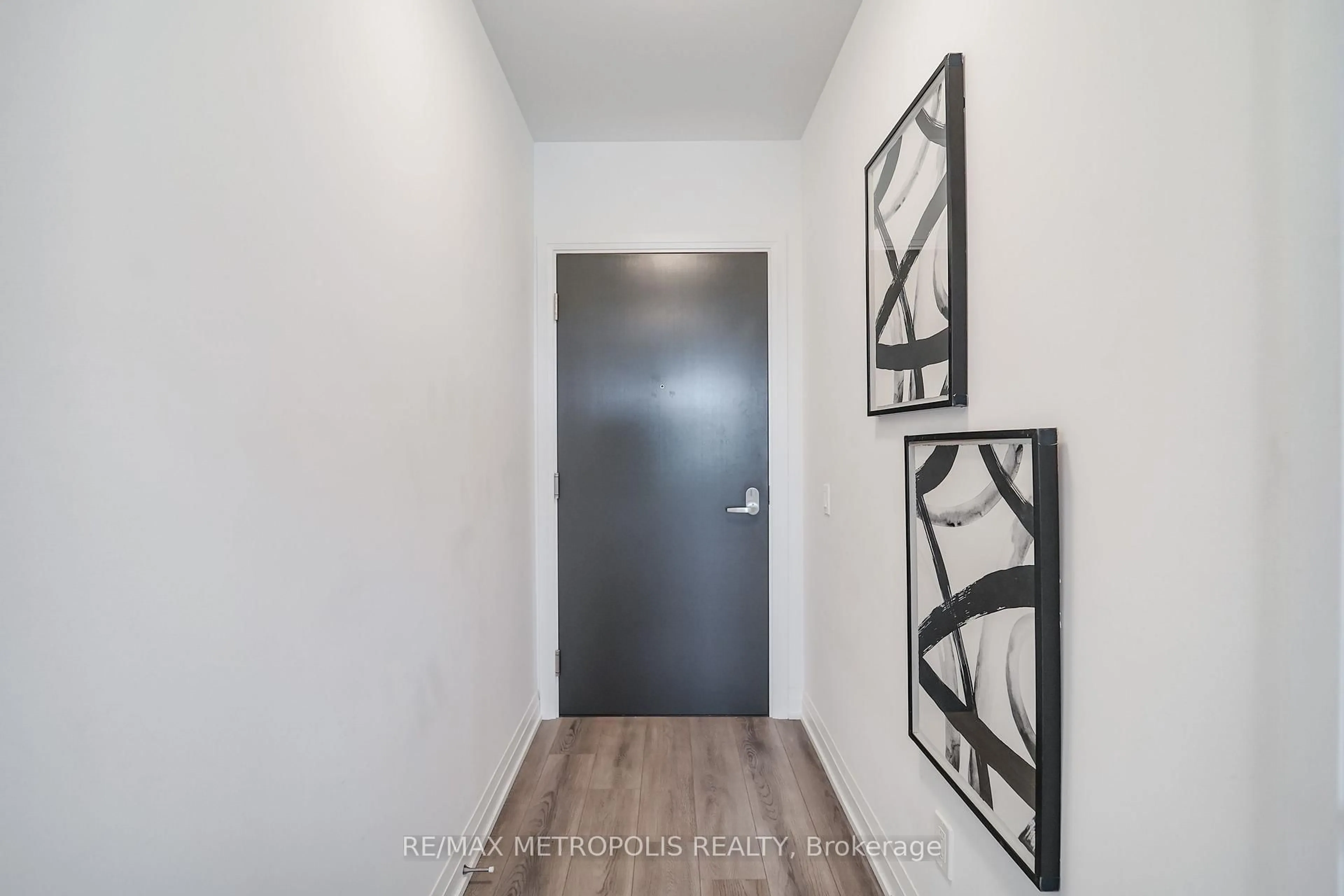 Indoor entryway for 286 Main St #421, Toronto Ontario M4C 0B3
