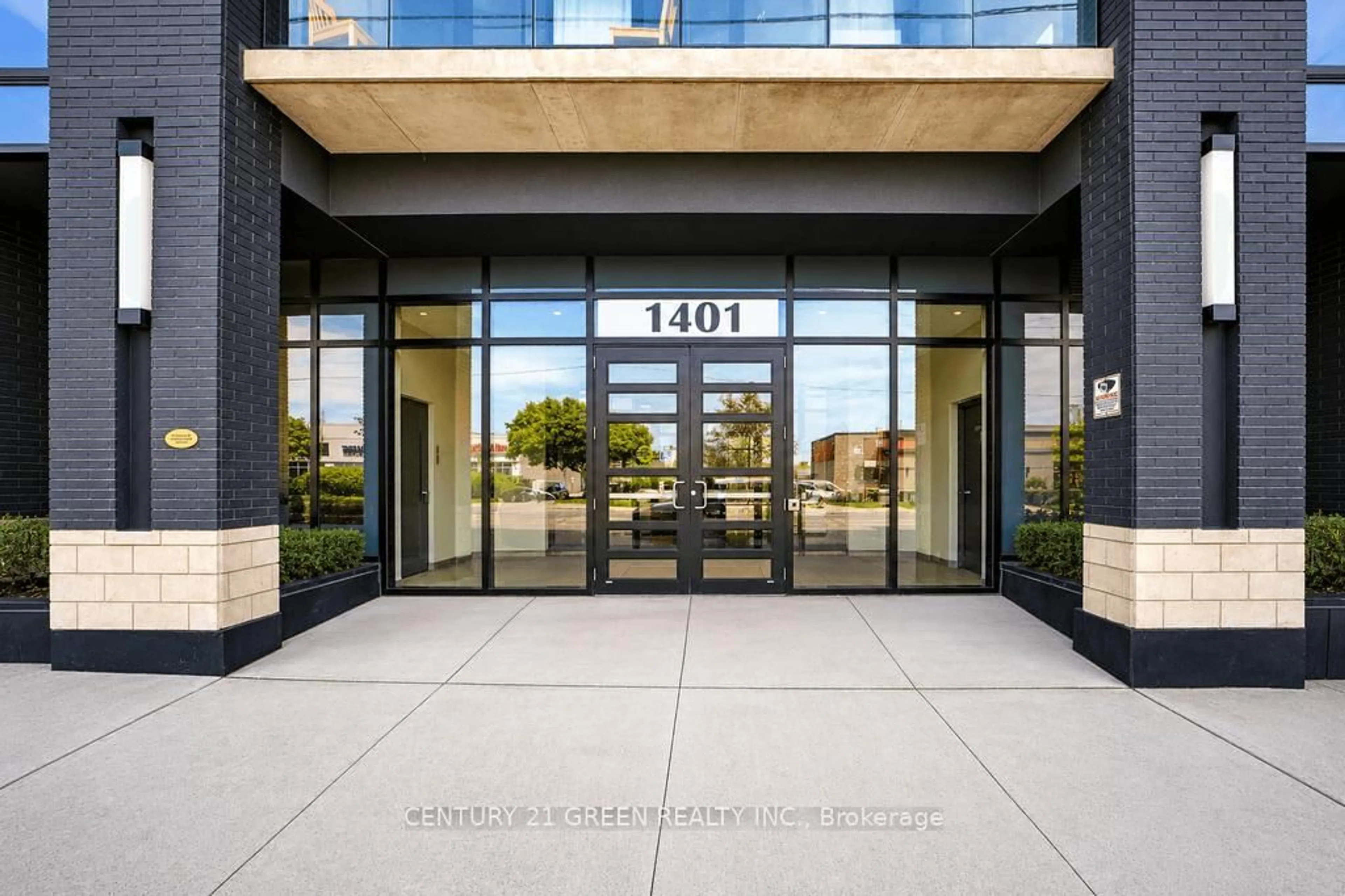 Indoor foyer for 1401 O'connor Dr #415, Toronto Ontario M4B 2V5