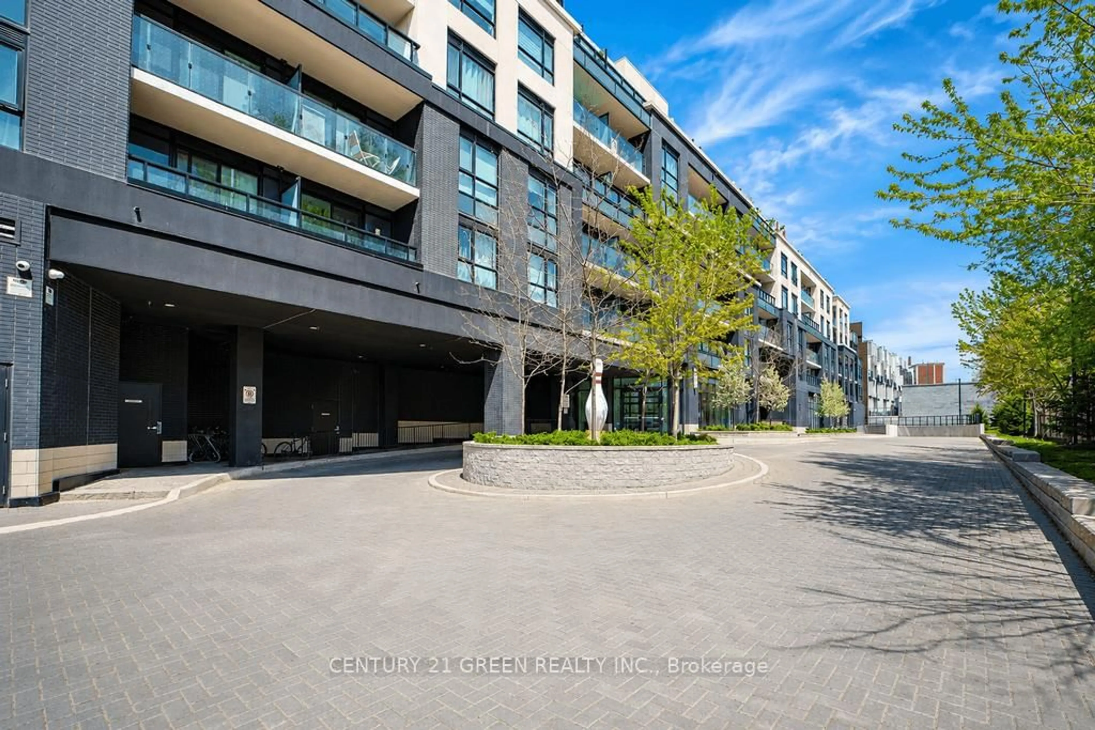 Patio, street for 1401 O'connor Dr #415, Toronto Ontario M4B 2V5