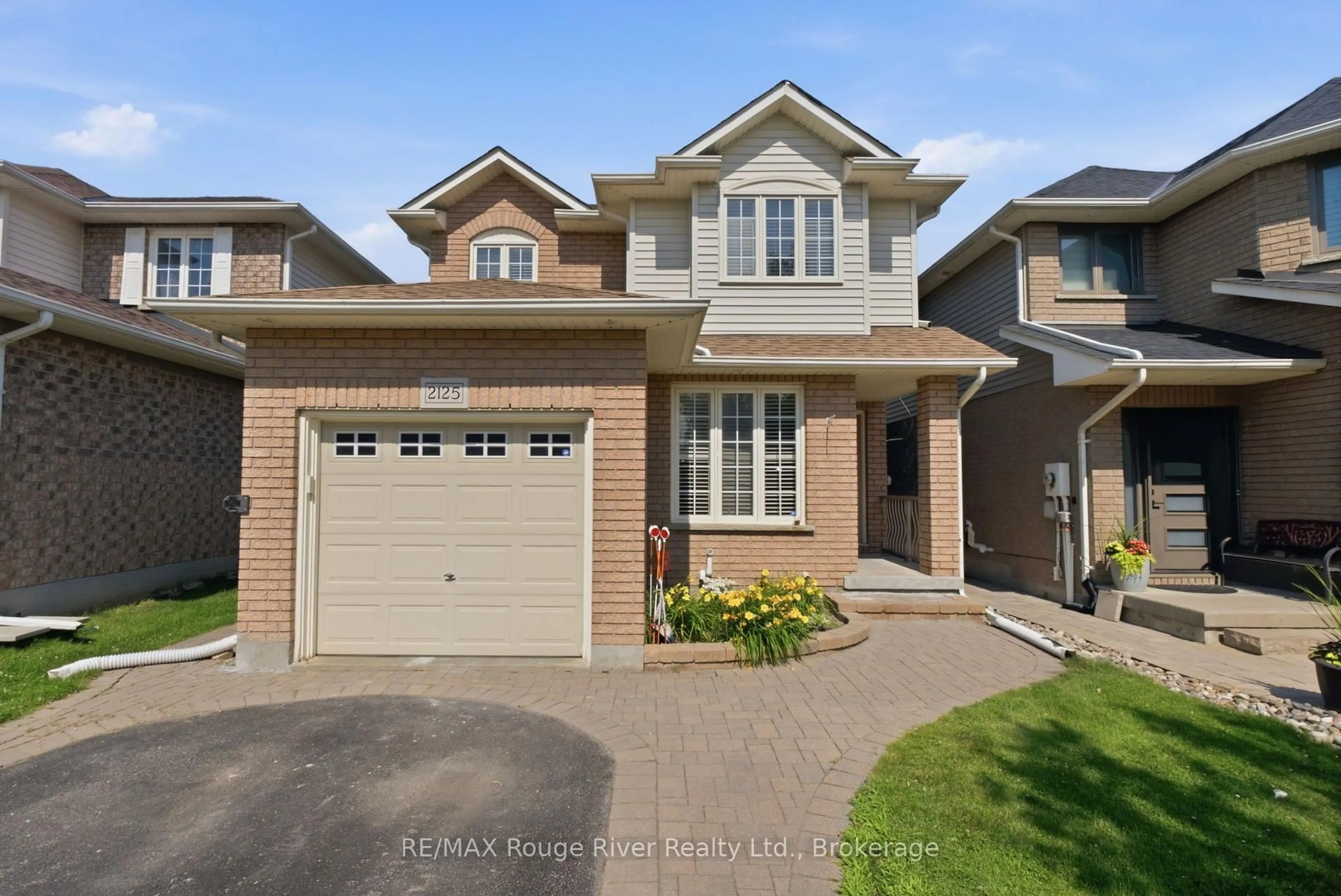 Home with brick exterior material, street for 2125 Scottscraig Dr, Oshawa Ontario L1L 1C2
