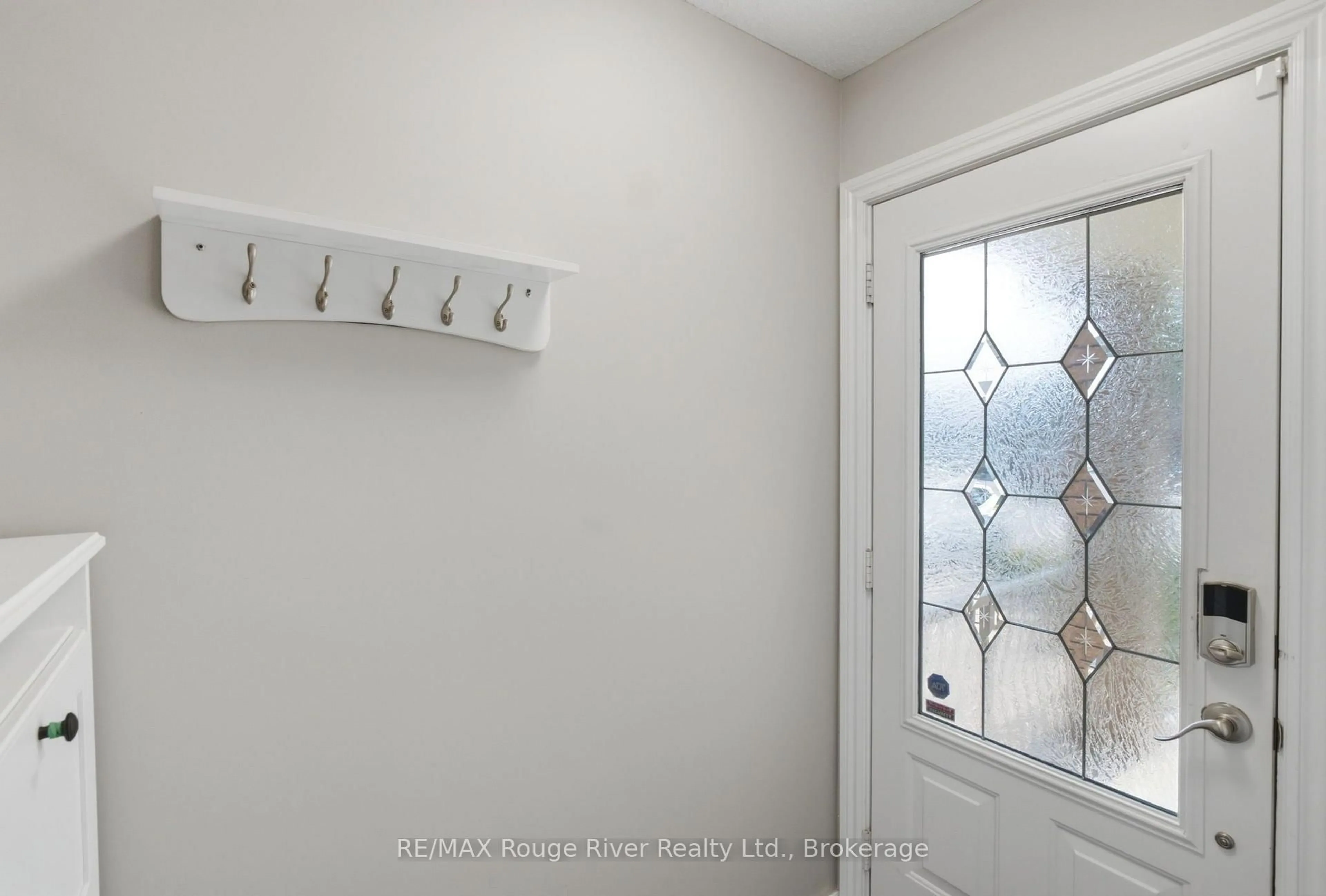 Indoor entryway for 2125 Scottscraig Dr, Oshawa Ontario L1L 1C2