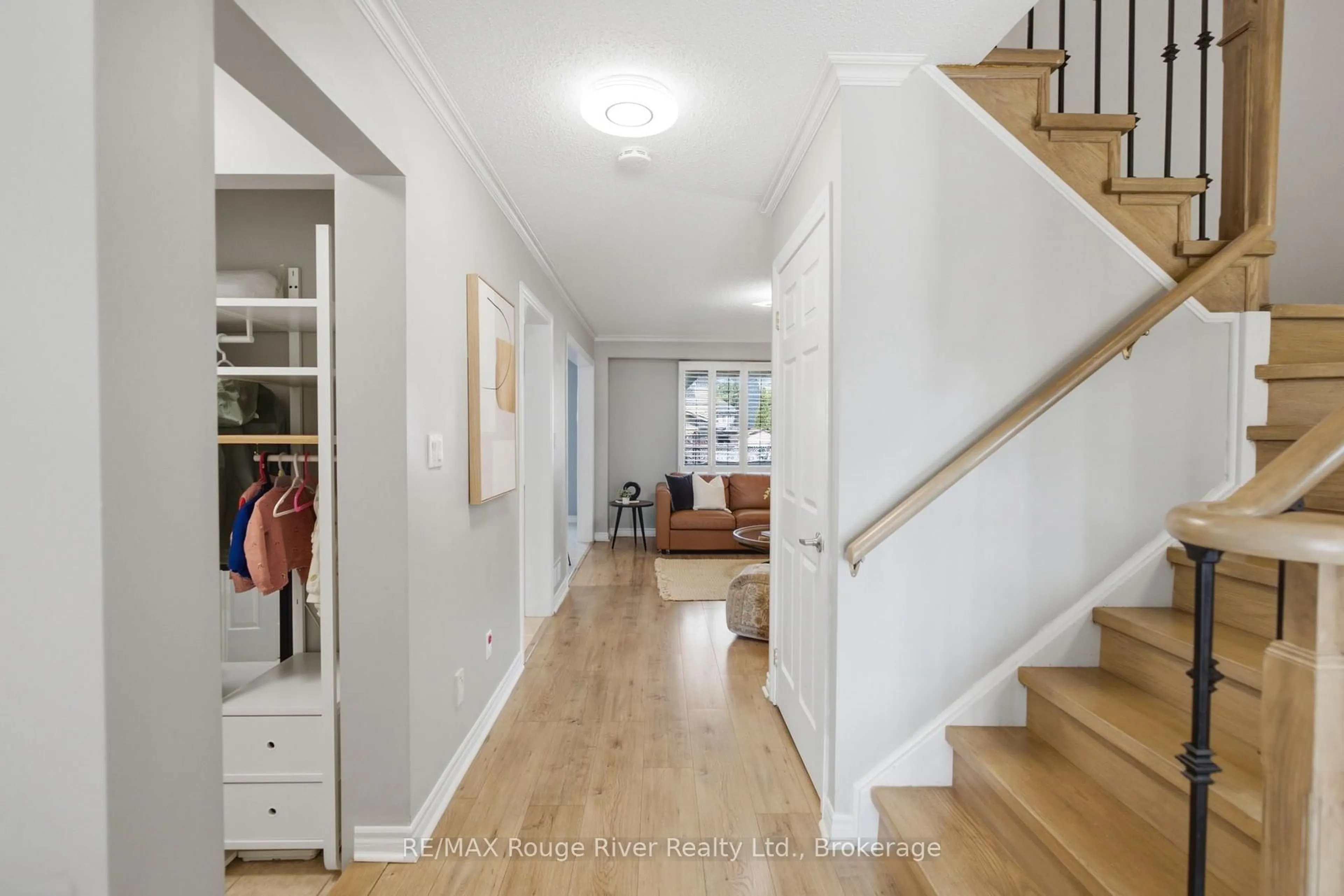 Indoor entryway for 2125 Scottscraig Dr, Oshawa Ontario L1L 1C2