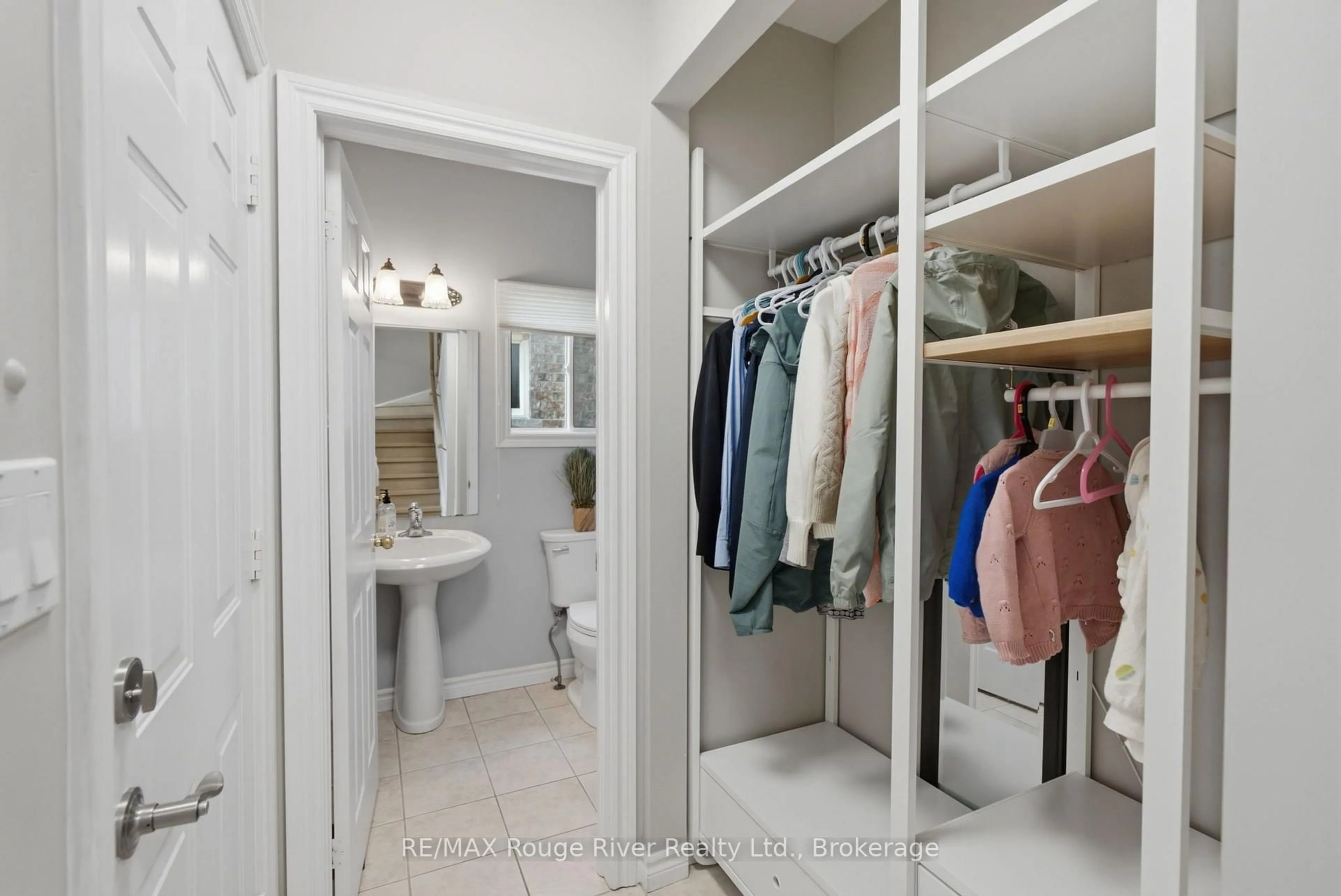 Storage room or clothes room or walk-in closet for 2125 Scottscraig Dr, Oshawa Ontario L1L 1C2