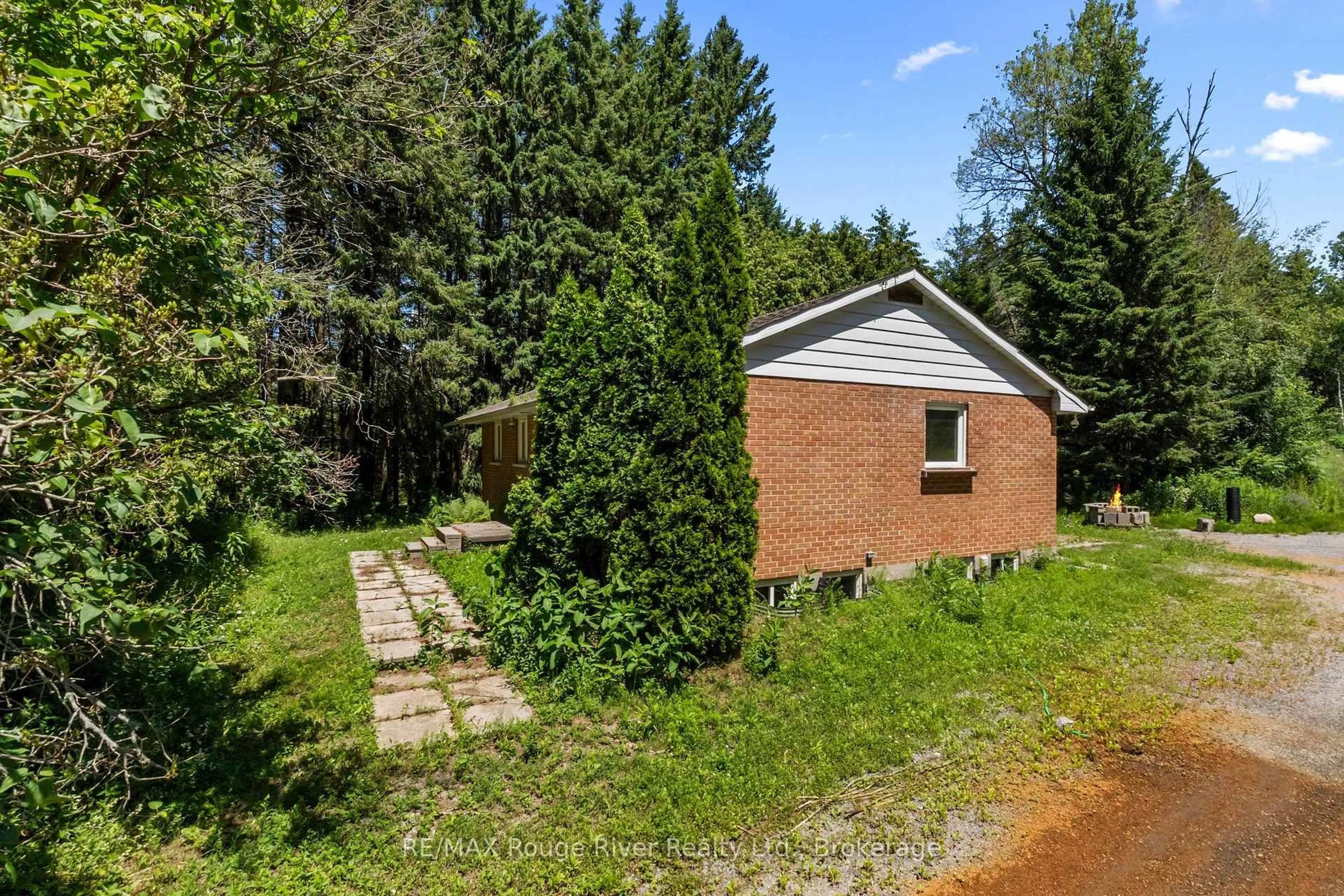 A pic from outside/outdoor area/front of a property/back of a property/a pic from drone, unknown for 3403 Holt Rd, Clarington Ontario L1C 6H3