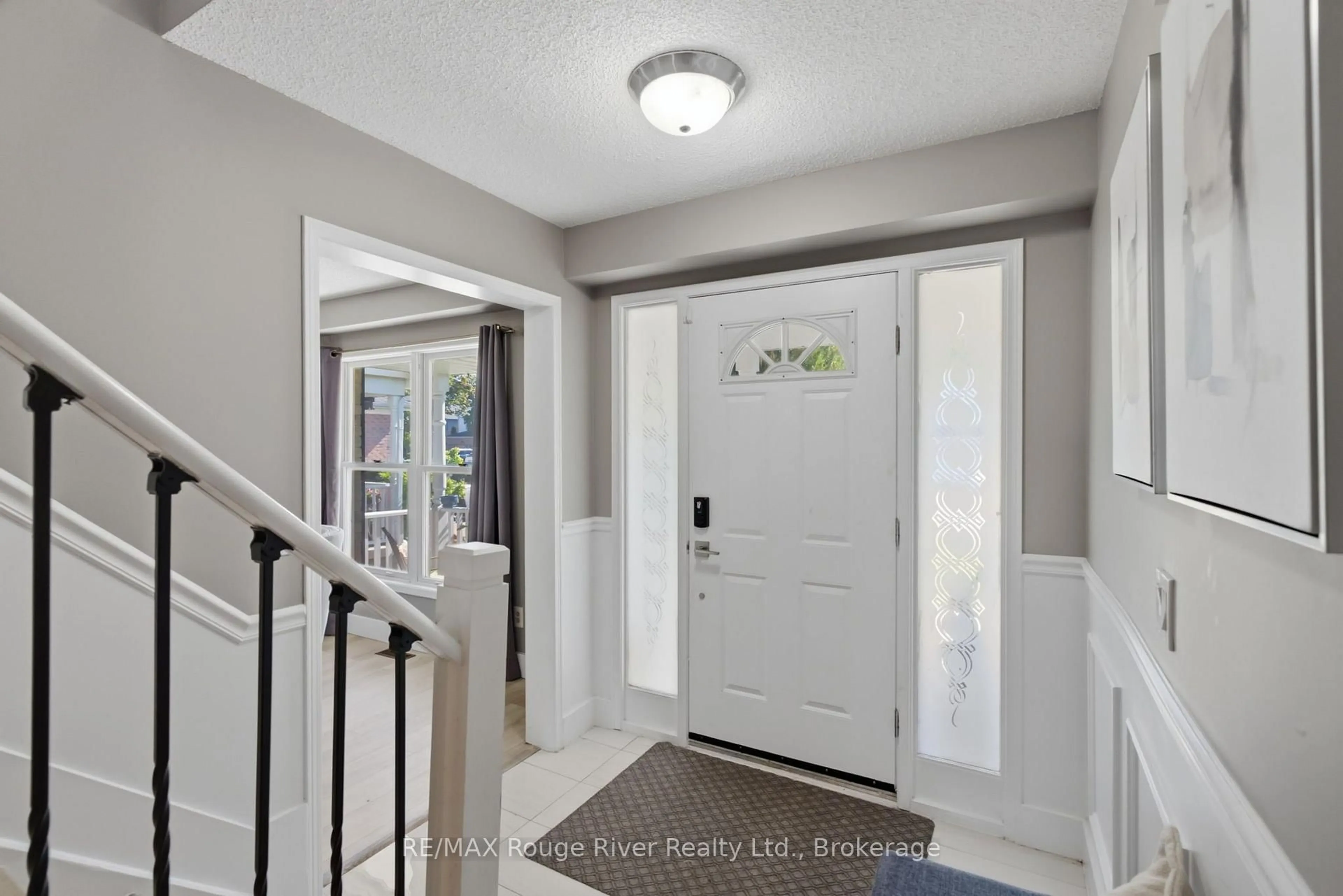 Indoor entryway for 475 Safari Dr, Oshawa Ontario L1K 1B5