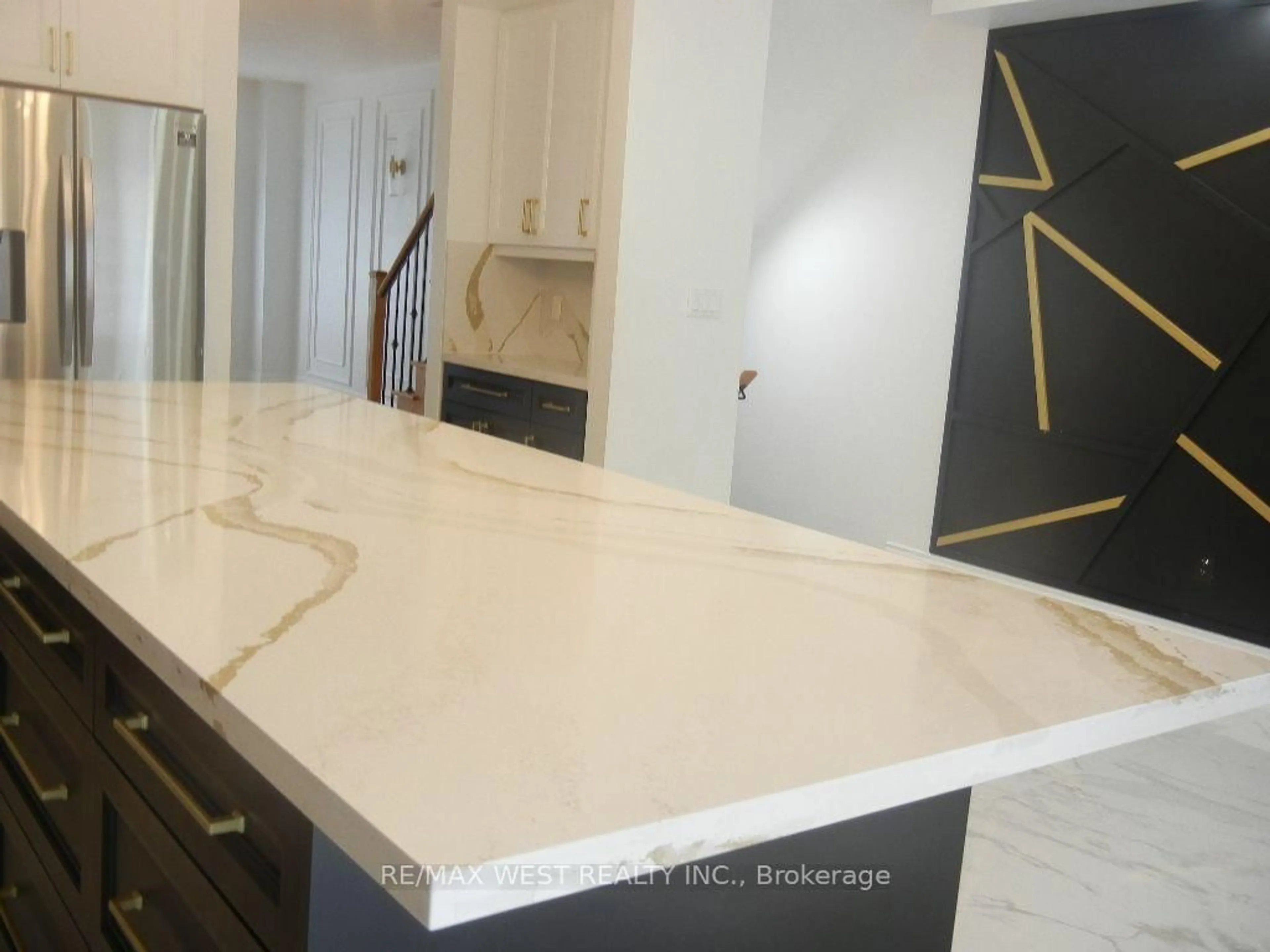 Contemporary kitchen, ceramic/tile floor for 12 Waterstone Way, Whitby Ontario L1N 0M3