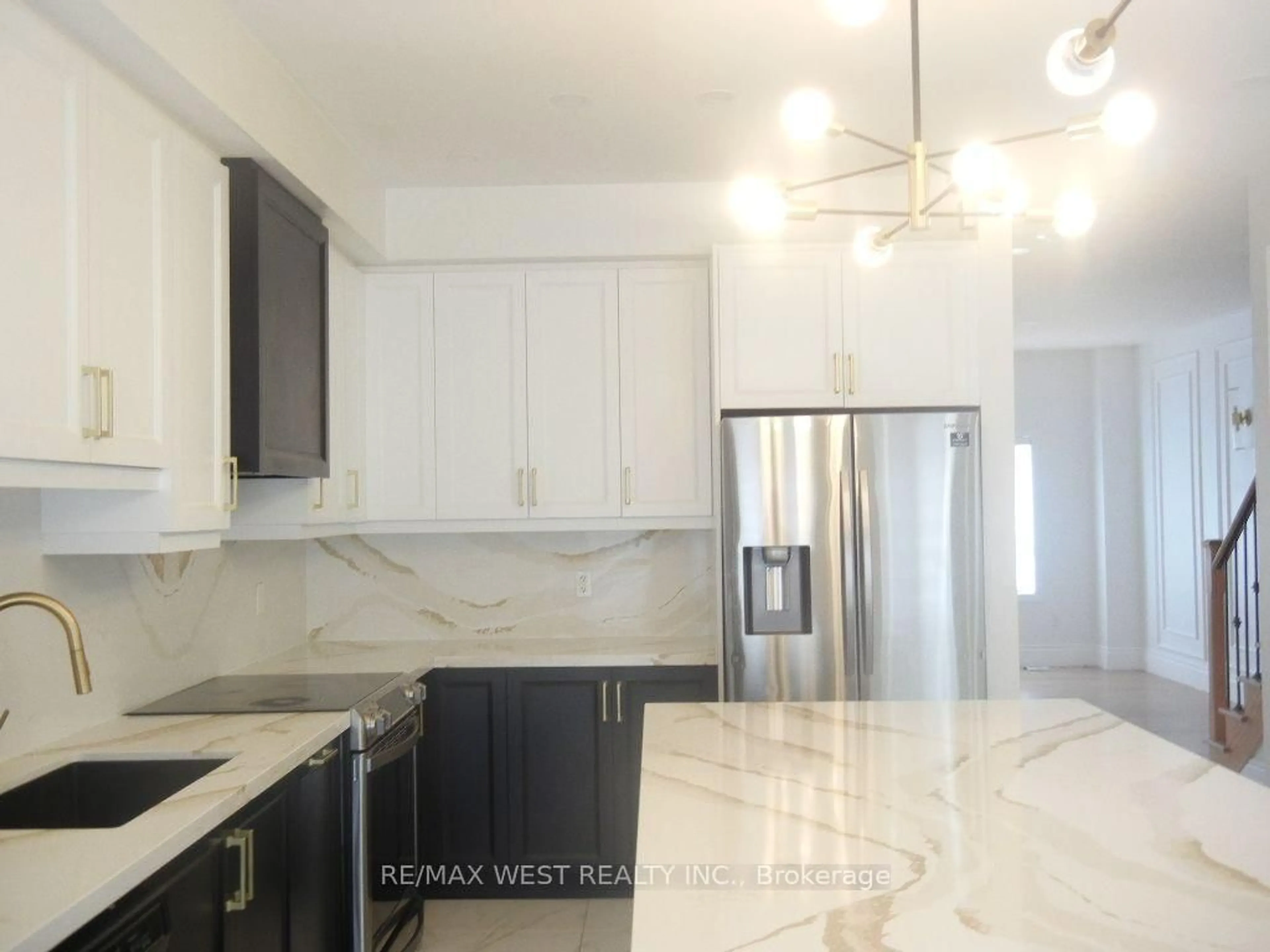 Open concept kitchen, ceramic/tile floor for 12 Waterstone Way, Whitby Ontario L1N 0M3