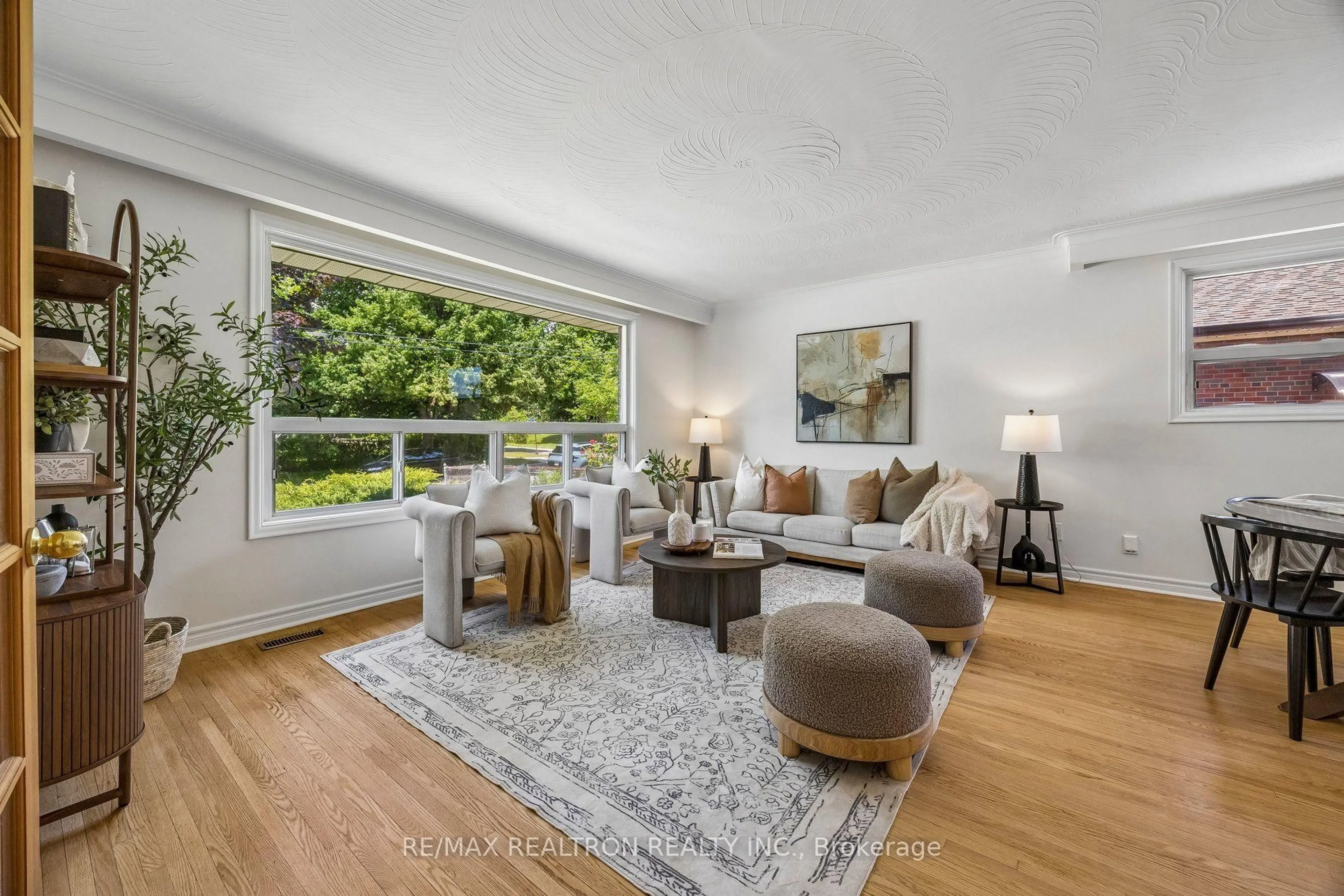 Living room with furniture, unknown for 17 Chancellor Dr, Toronto Ontario M1G 2W4