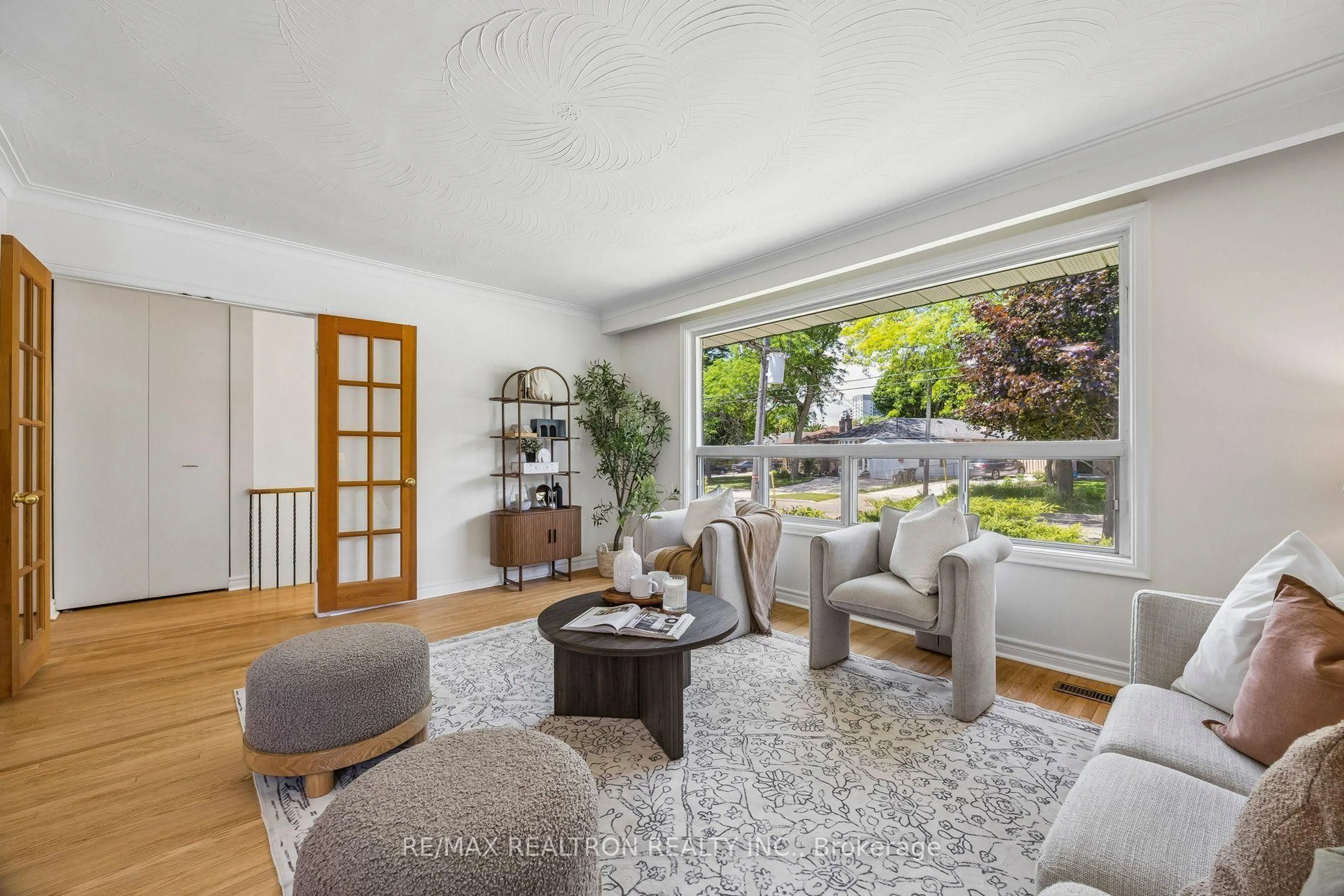Living room with furniture, unknown for 17 Chancellor Dr, Toronto Ontario M1G 2W4