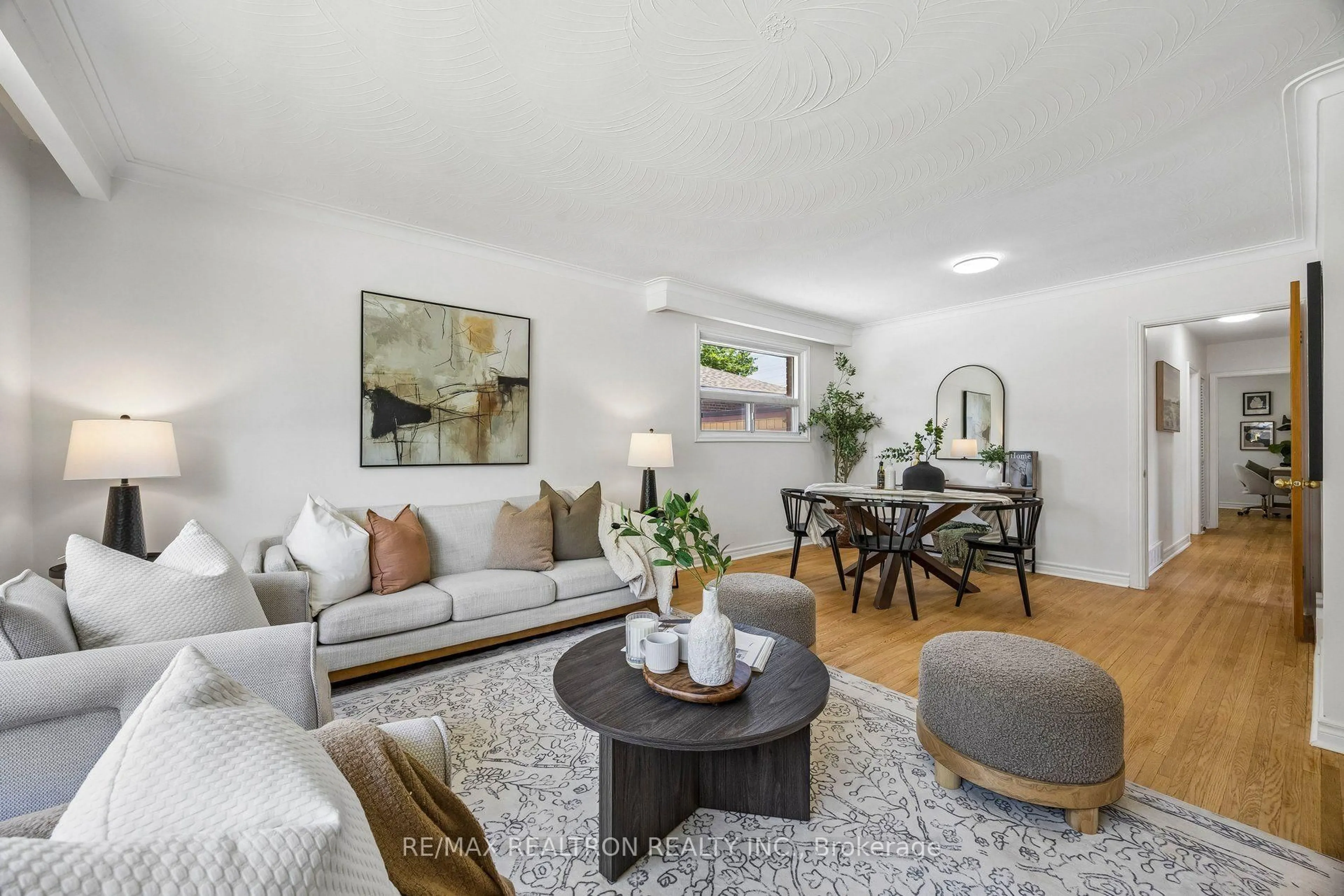 Living room with furniture, unknown for 17 Chancellor Dr, Toronto Ontario M1G 2W4