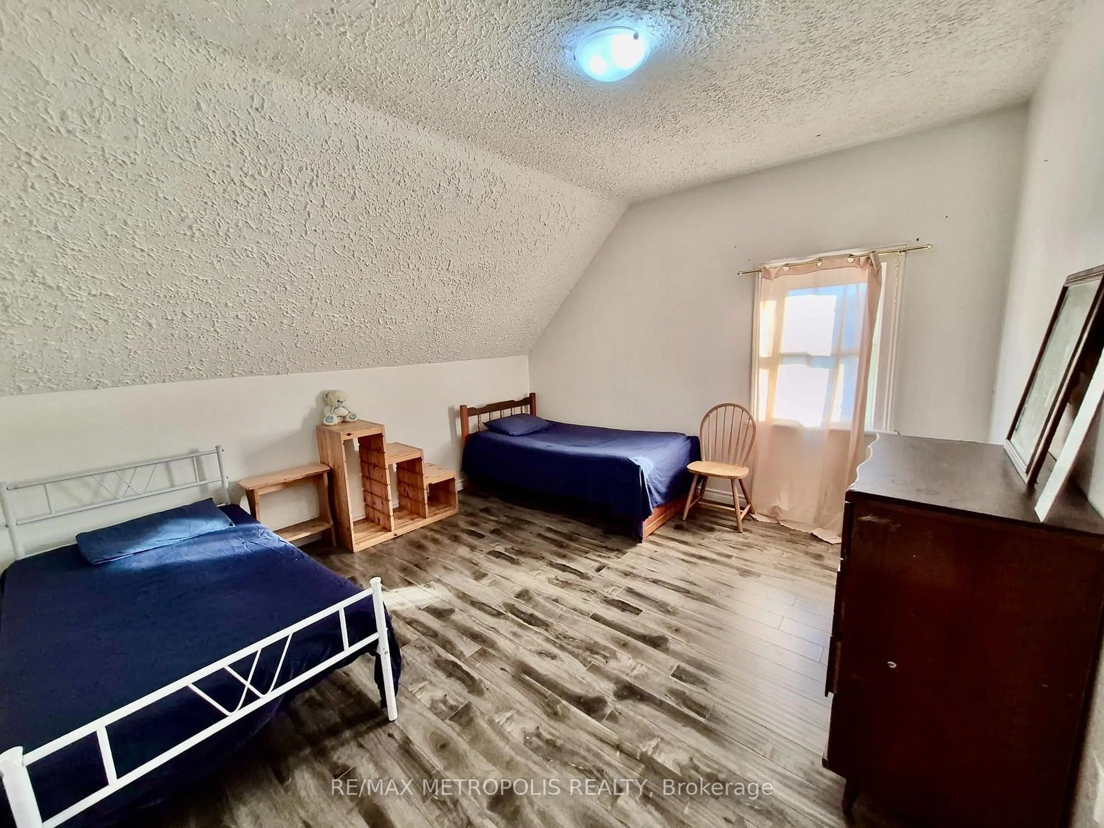 A pic of a room for 175 Celina St, Oshawa Ontario L1H 4N3
