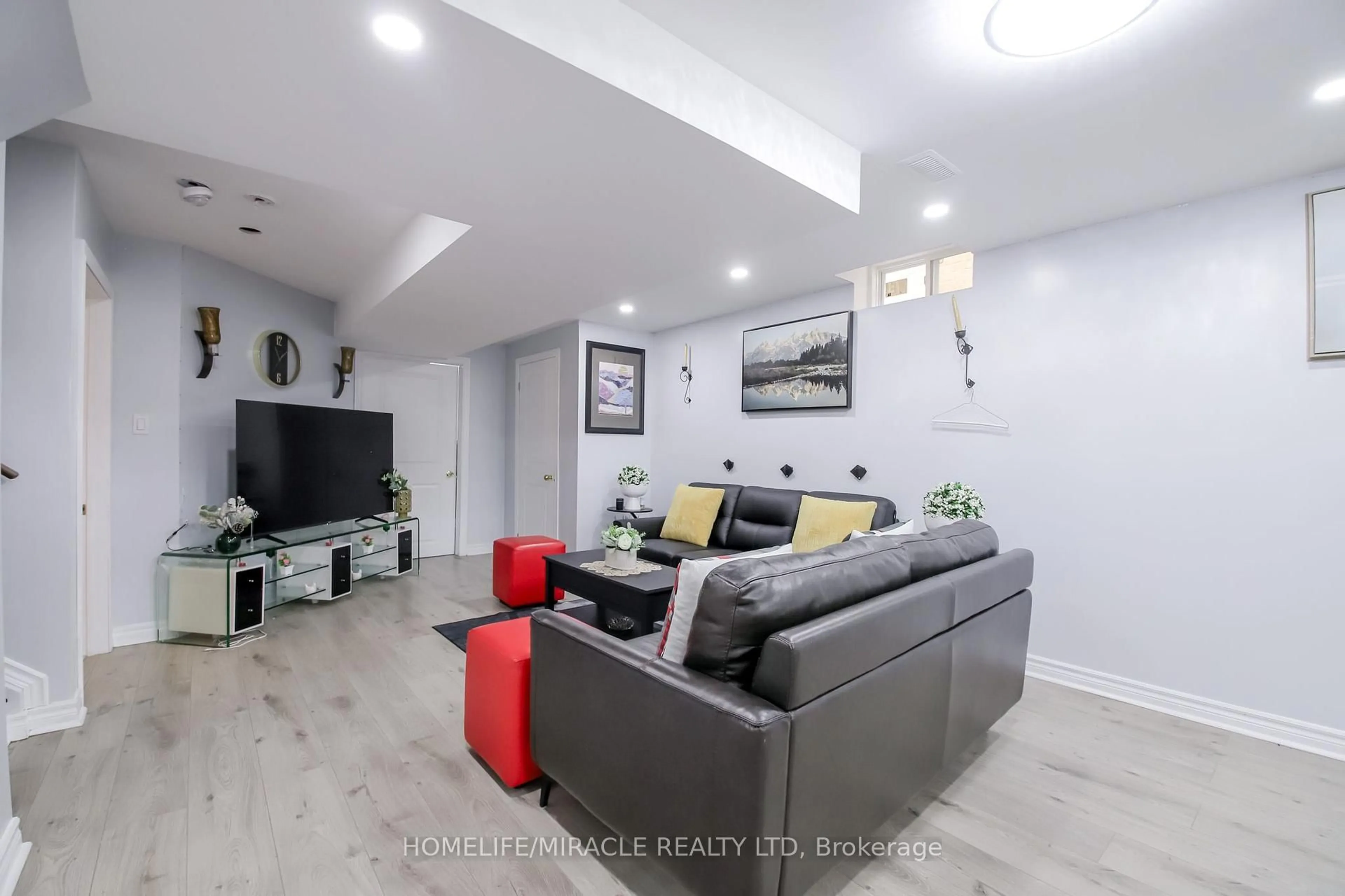 Living room with furniture, unknown for 1301 Apollo St, Oshawa Ontario L1K 3E6
