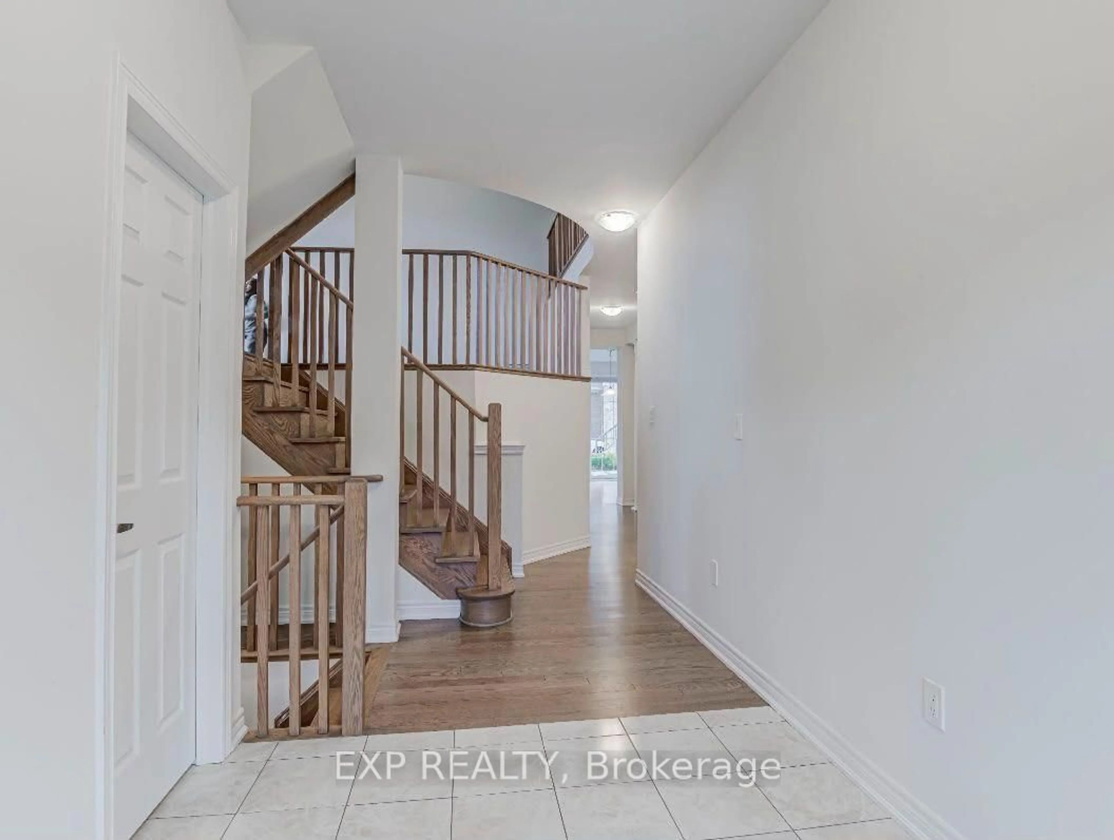 Indoor entryway for 204 Miyako Crt, Oshawa Ontario L1H 7K4