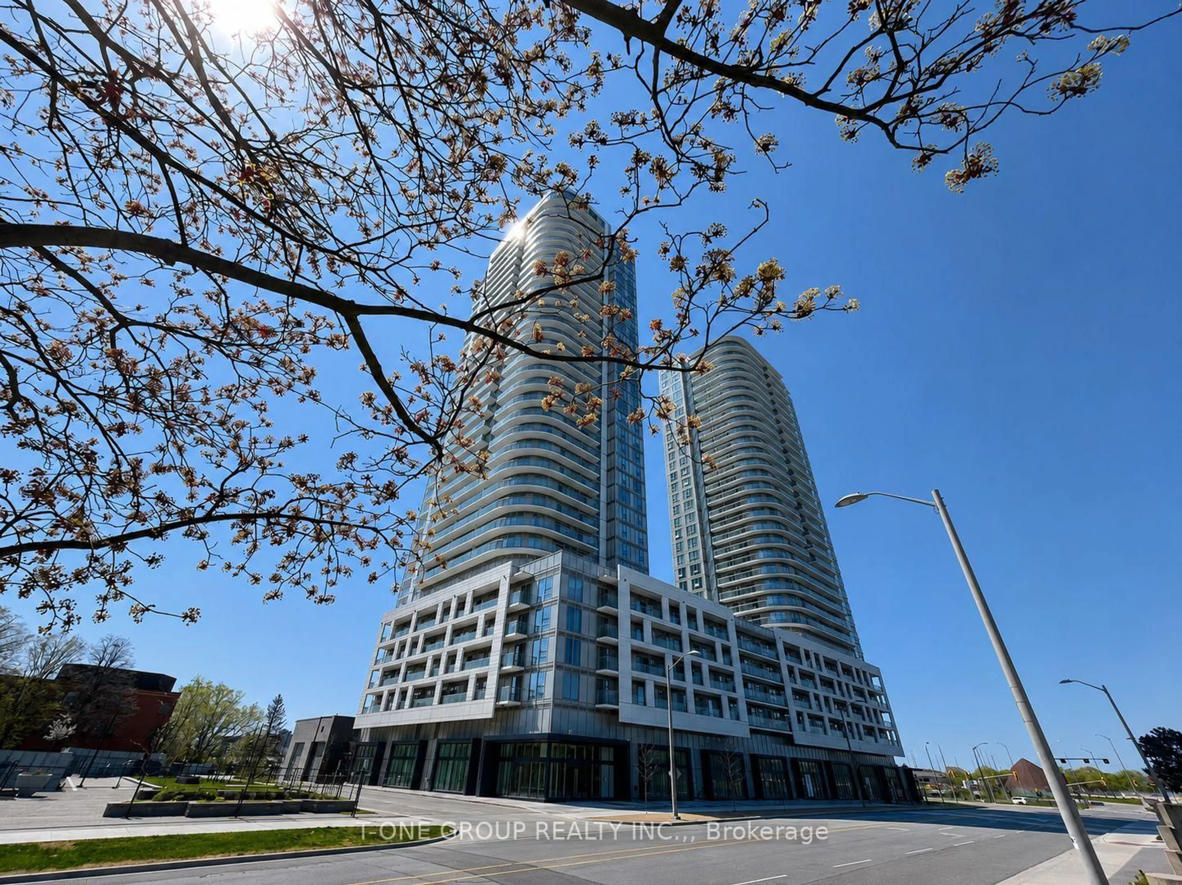 Indoor foyer for 2031 Kennedy Rd #2818, Toronto Ontario M1T 0B8