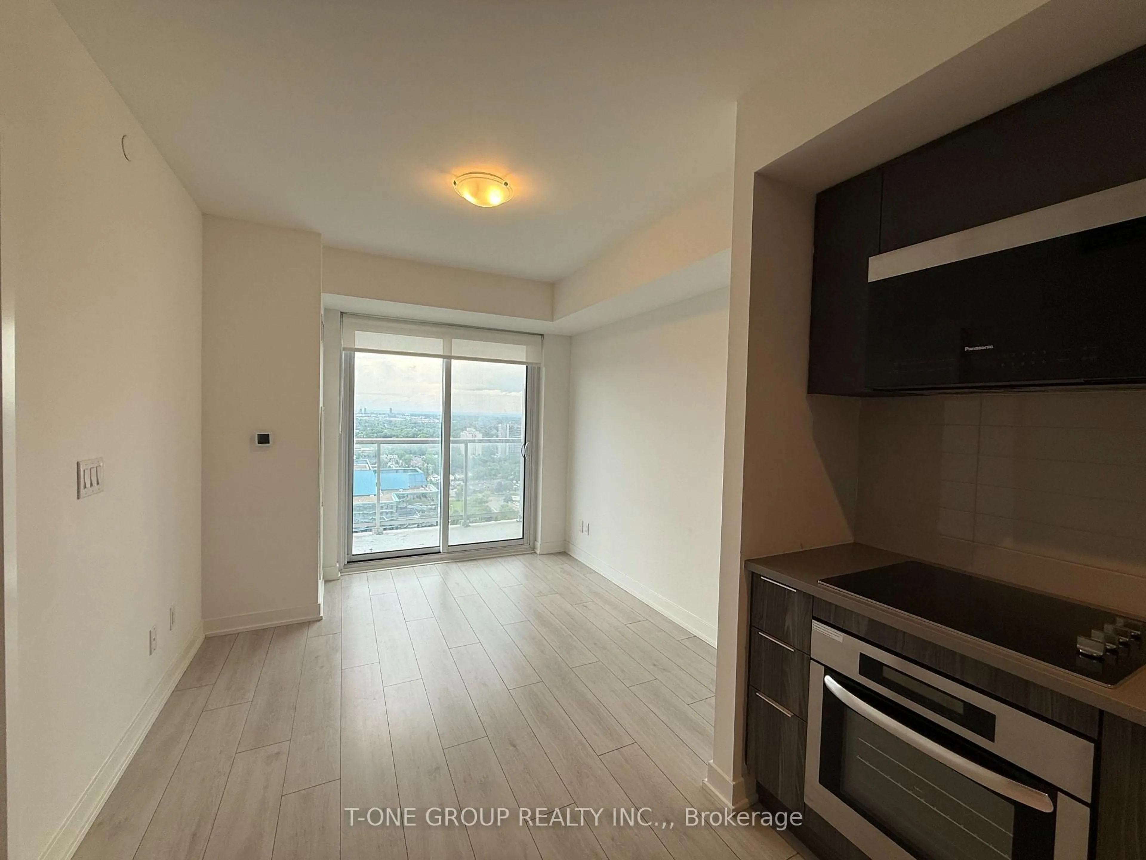 A pic of a room for 2031 Kennedy Rd #2818, Toronto Ontario M1T 0B8