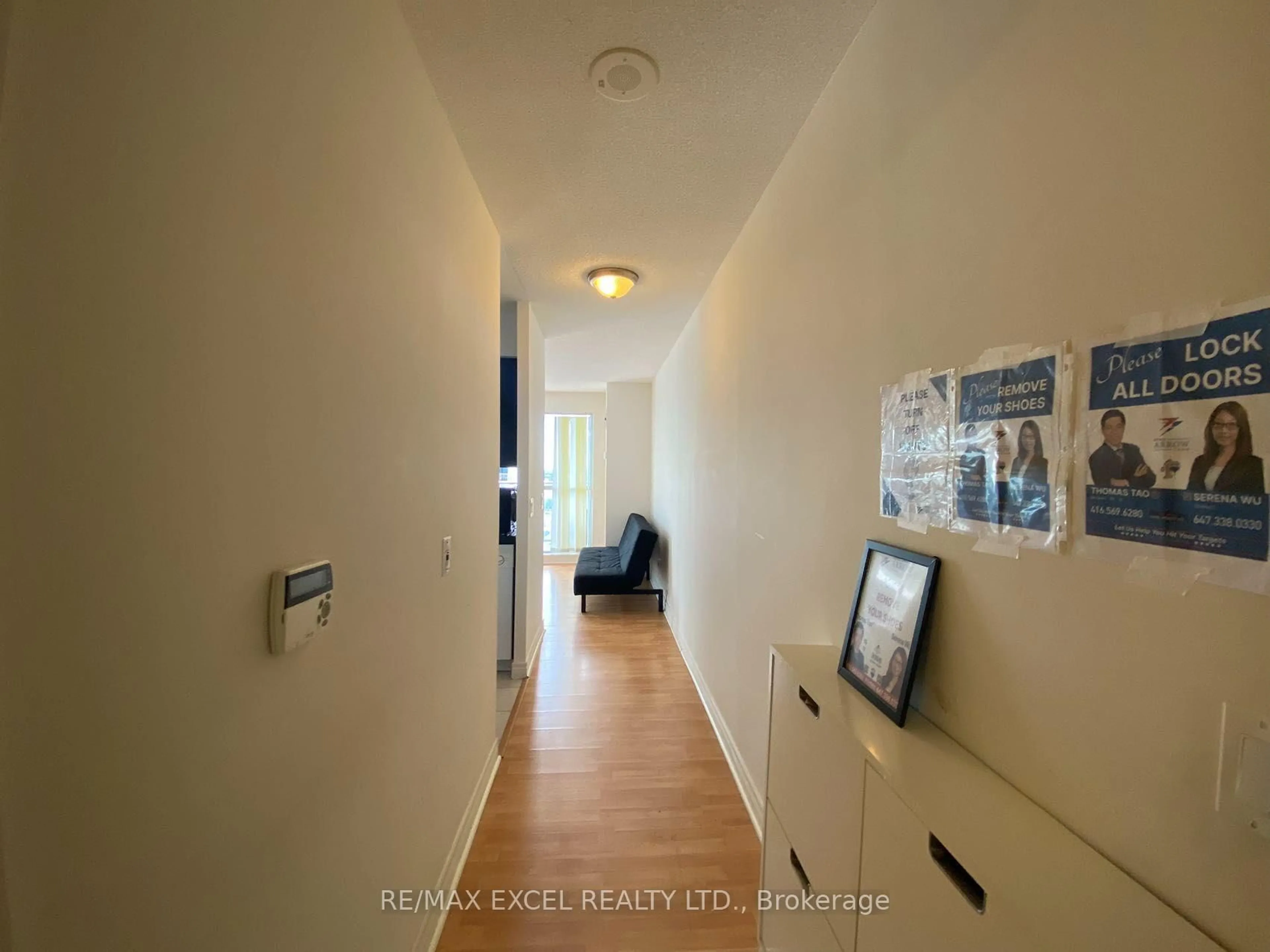 Indoor entryway for 70 Town Centre Crt, Toronto Ontario M1P 0B2
