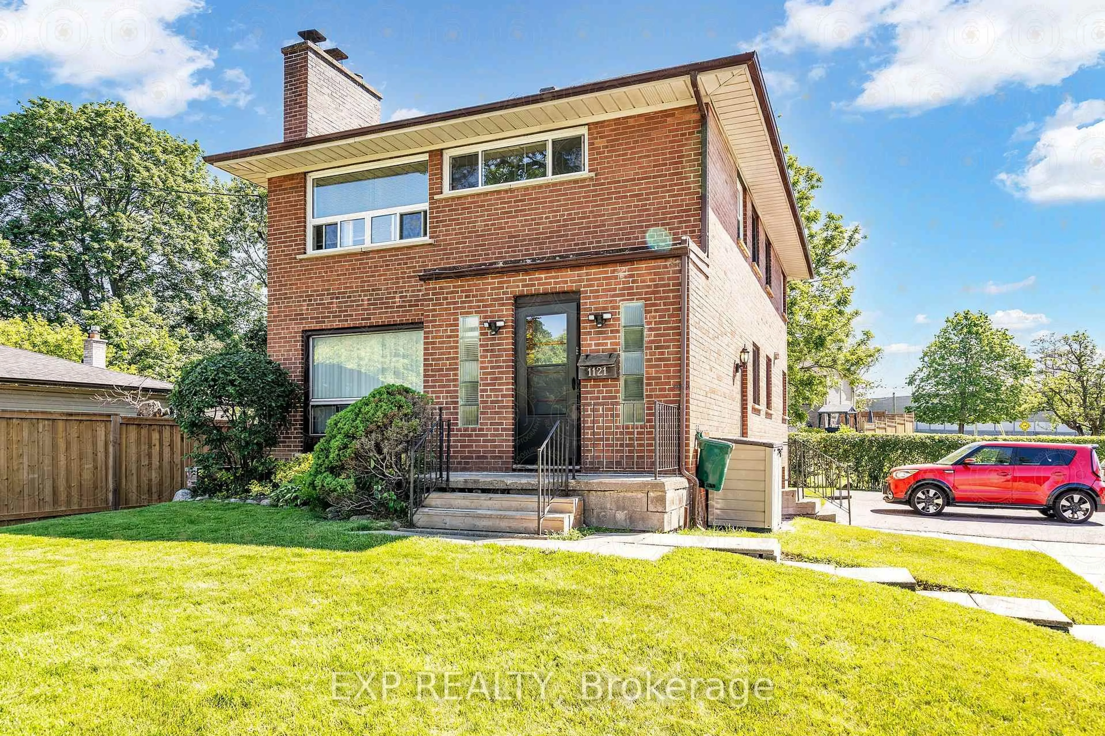 Home with brick exterior material, street for 1121 Centre St, Whitby Ontario L1N 4X7