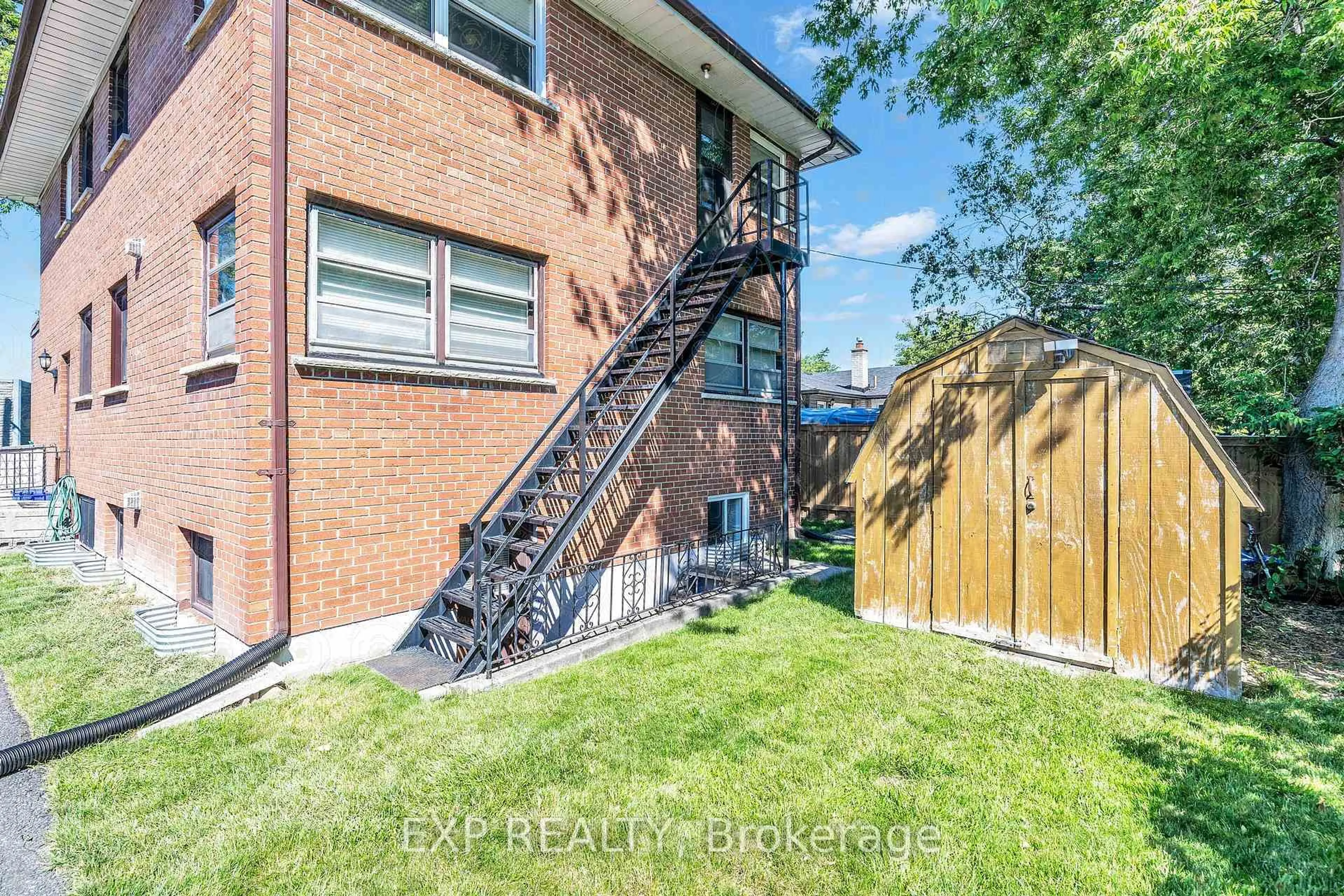 Unknown for 1121 Centre St, Whitby Ontario L1N 4X7