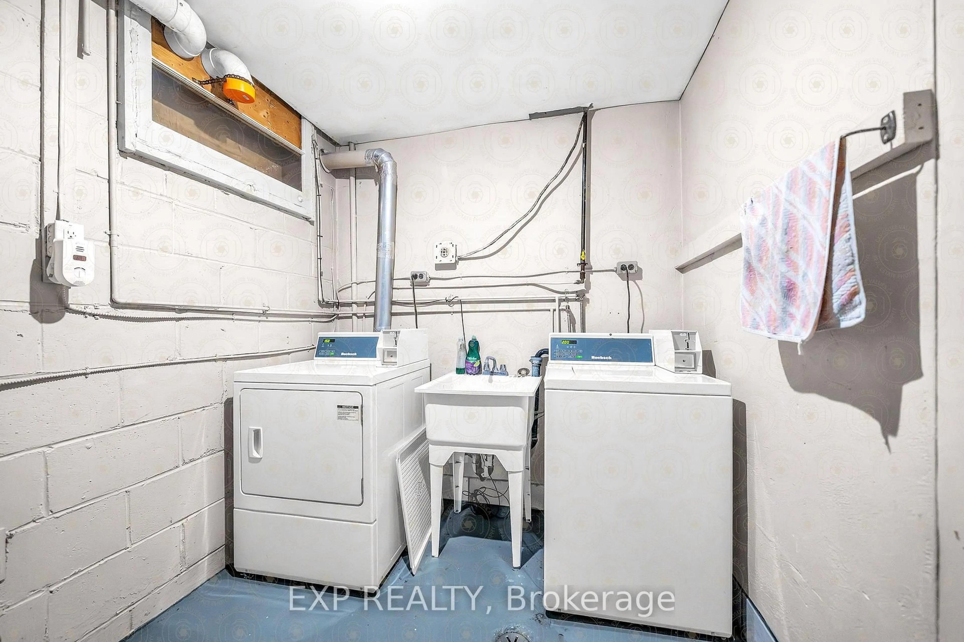 Laundry room for 1121 Centre St, Whitby Ontario L1N 4X7