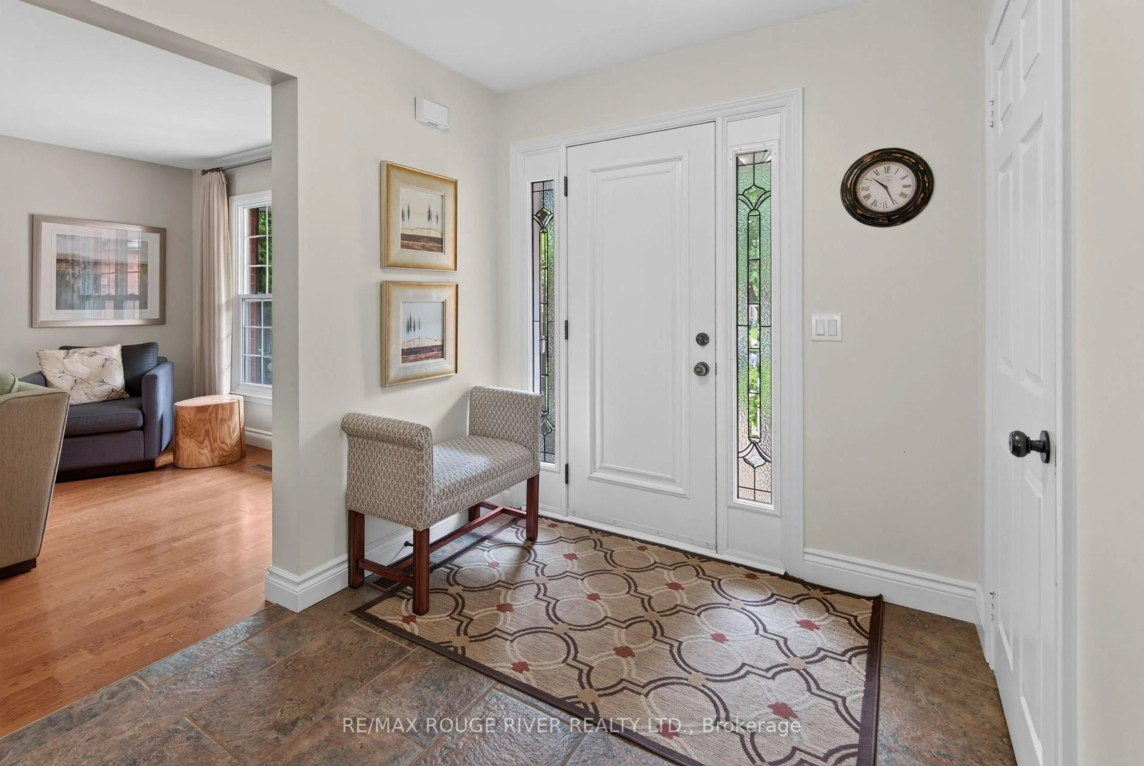 Indoor entryway for 1823 Dencourt Dr, Pickering Ontario L1V 4Y7