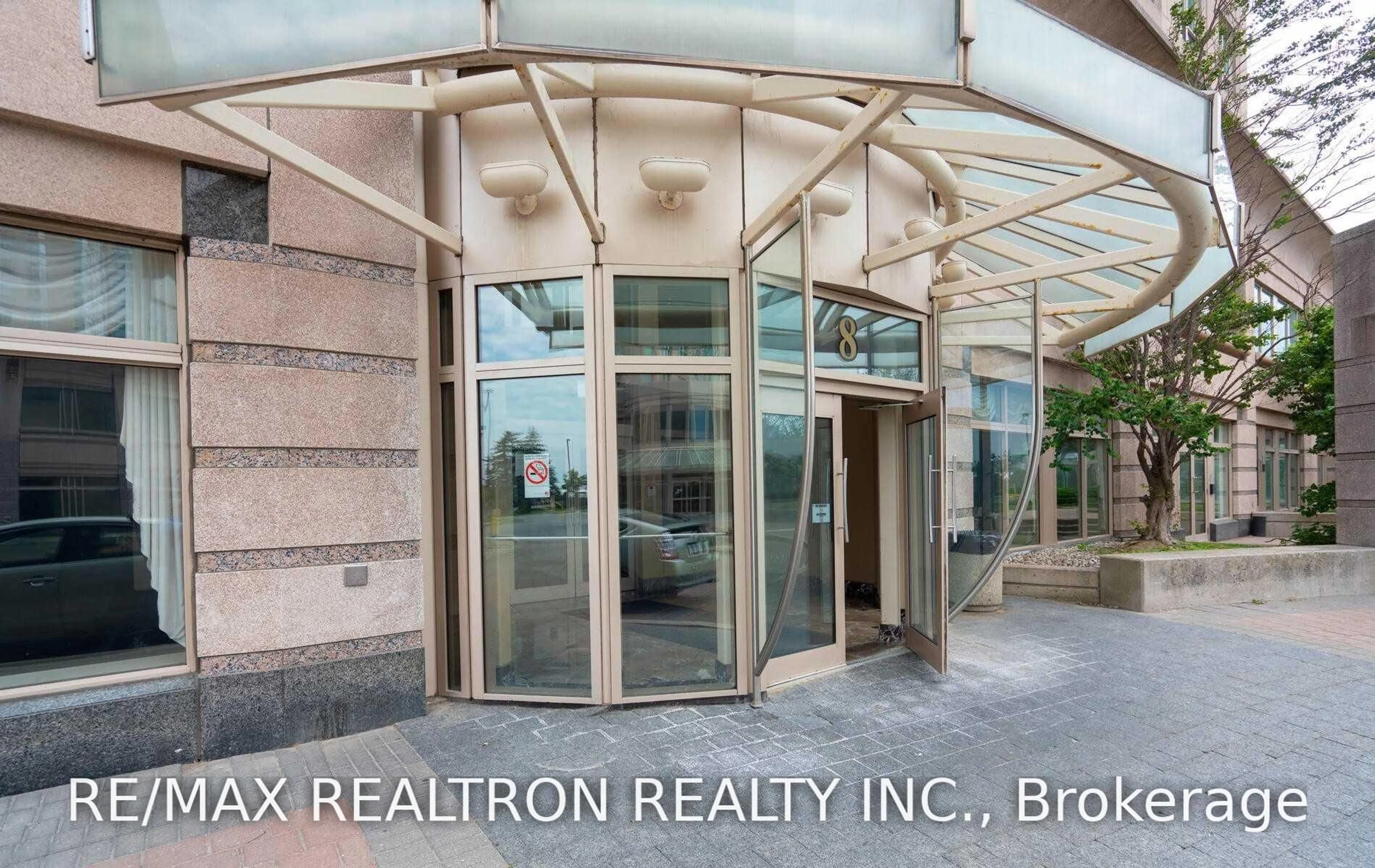 Indoor foyer for 8 Lee Centre Dr #910, Toronto Ontario M1H 3H8