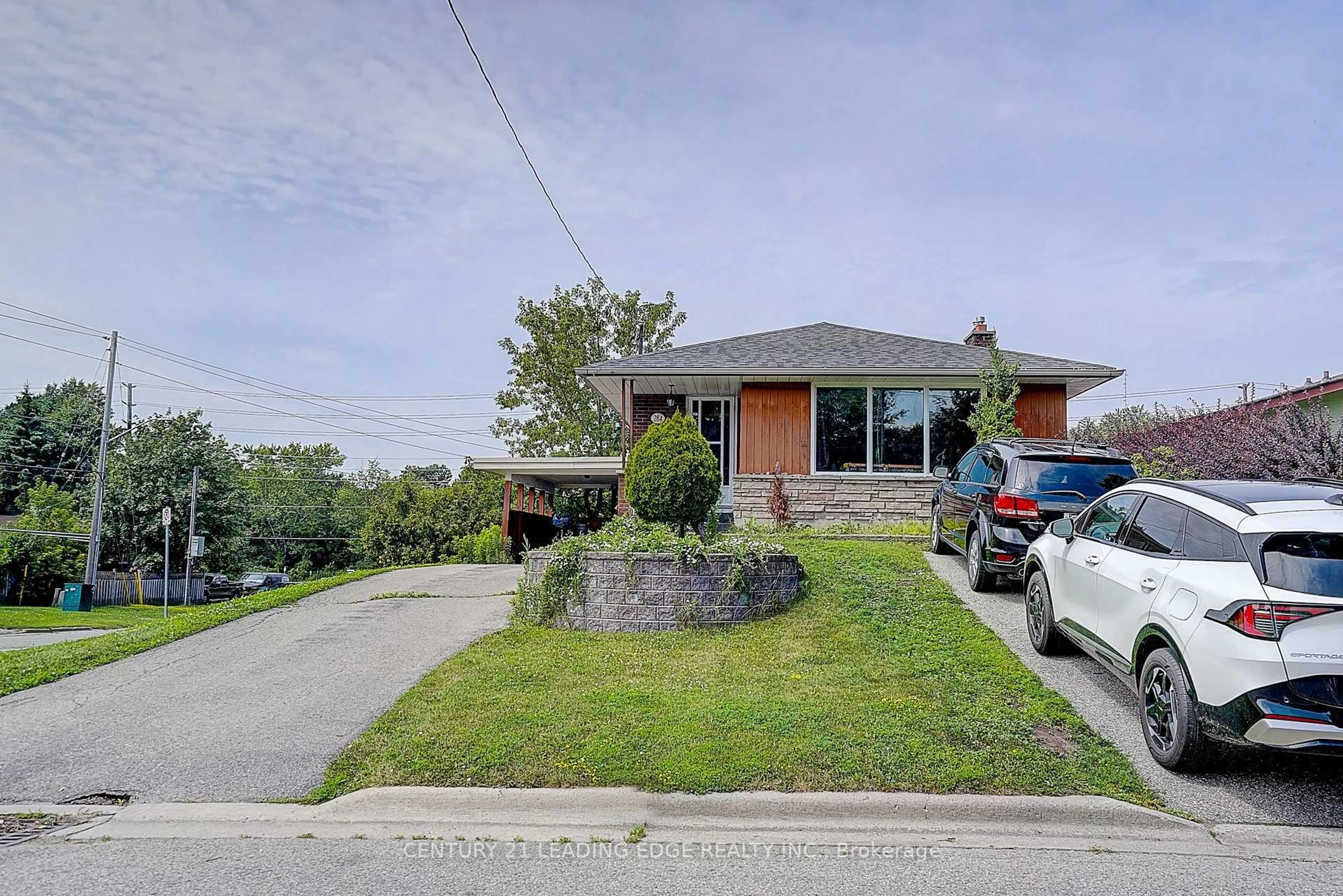 A pic from outside/outdoor area/front of a property/back of a property/a pic from drone, street for 284 DOVER St, Oshawa Ontario L1G 6G6