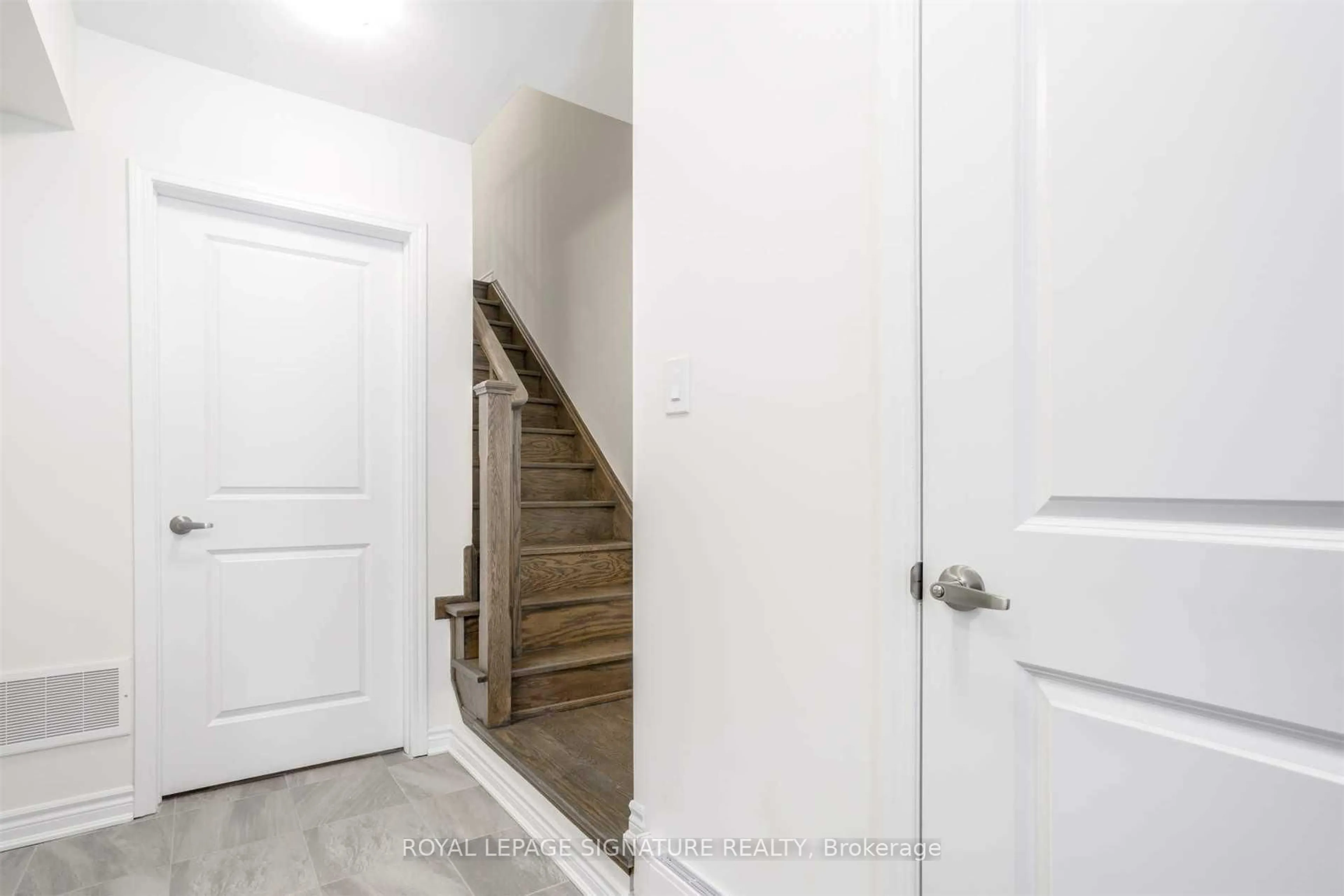 Indoor entryway for 50 Gerigs St, Toronto Ontario M1L 0B9