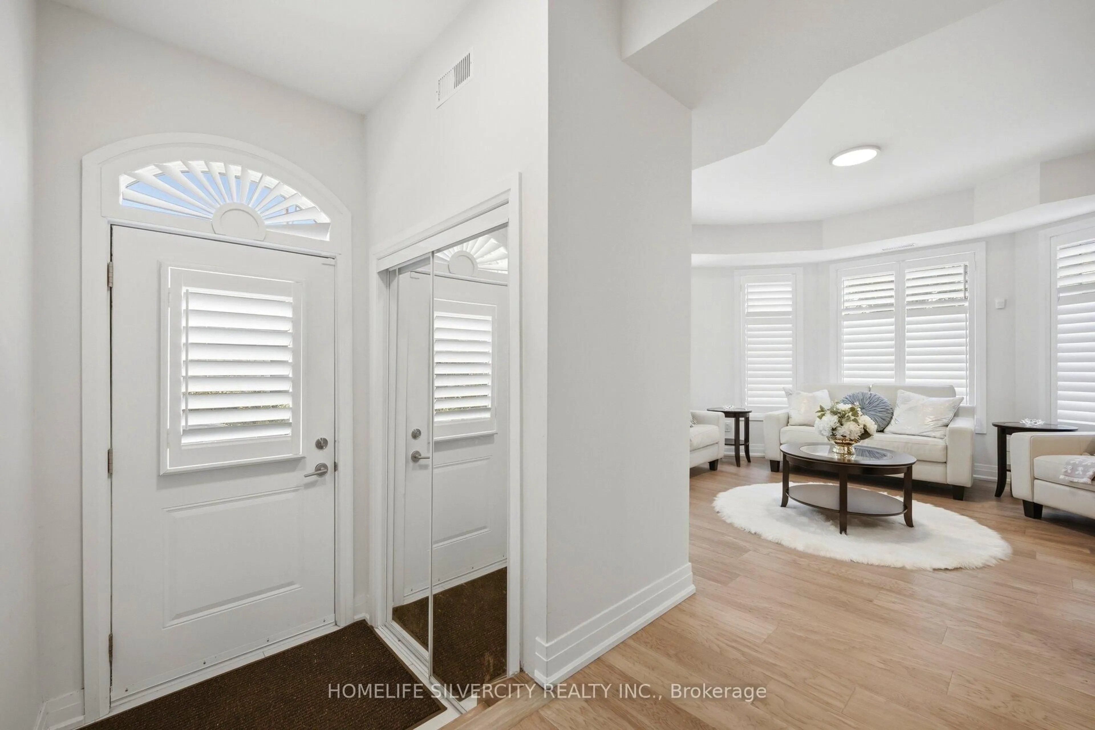 Indoor entryway for 35 Somers Ave #1, Toronto Ontario M4J 1W2