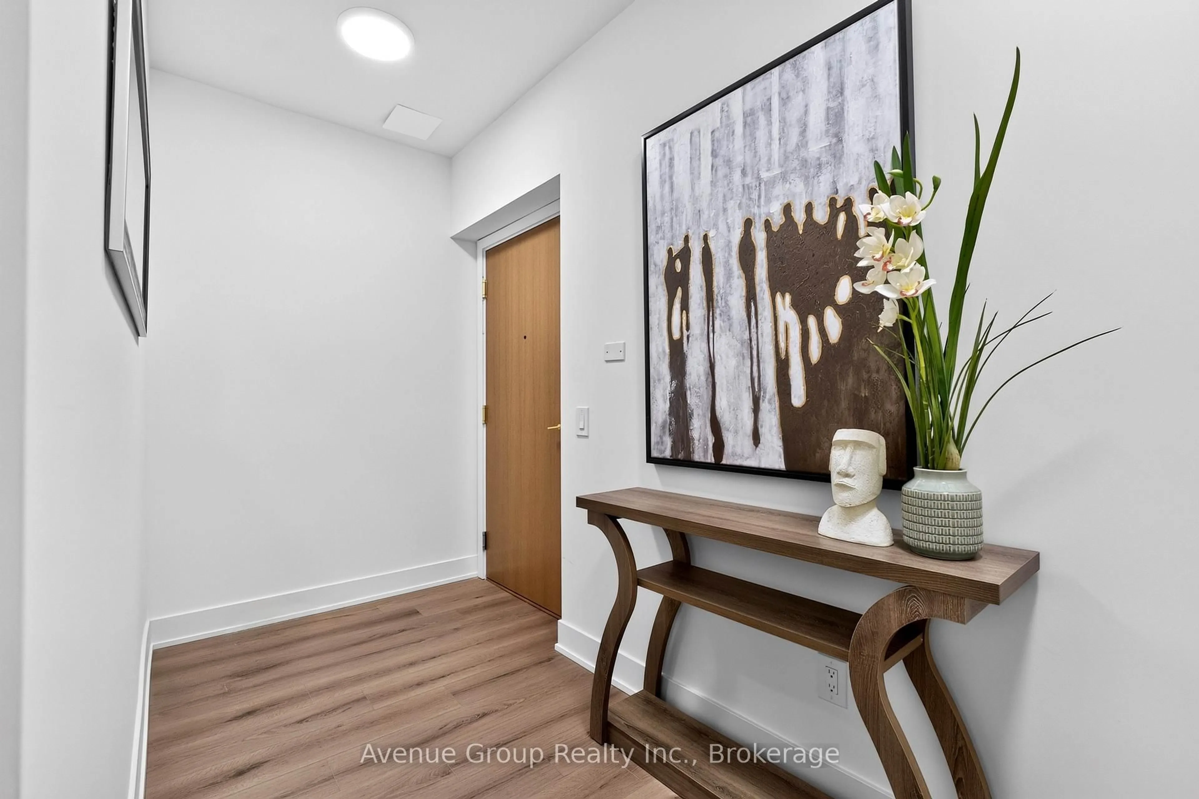Indoor entryway for 1285 Queen St #PH610, Toronto Ontario M4L 1C2