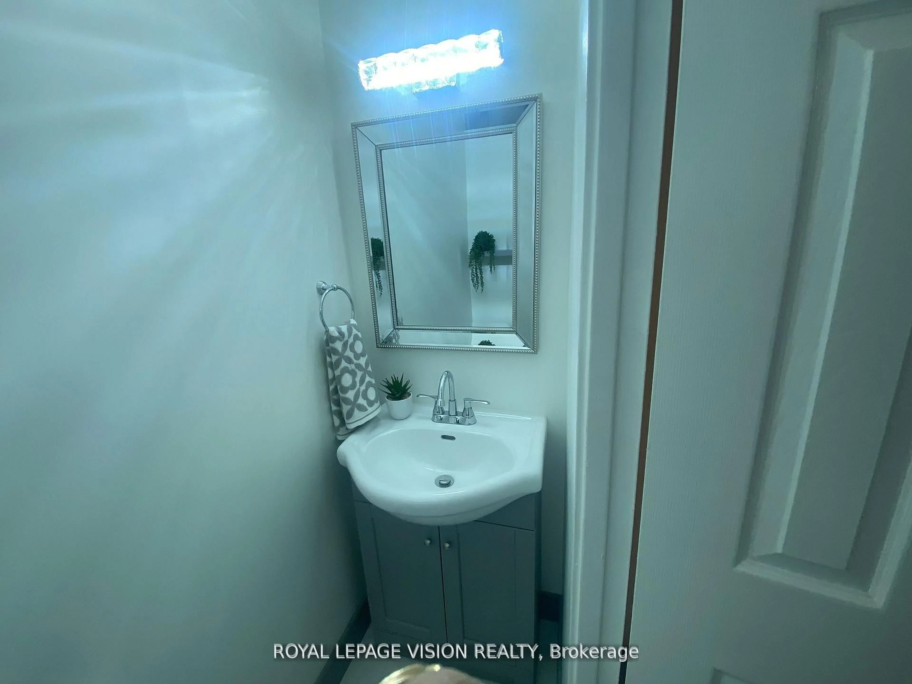 Unknown for 895 Kennedy Rd #205, Toronto Ontario M1K 2E9