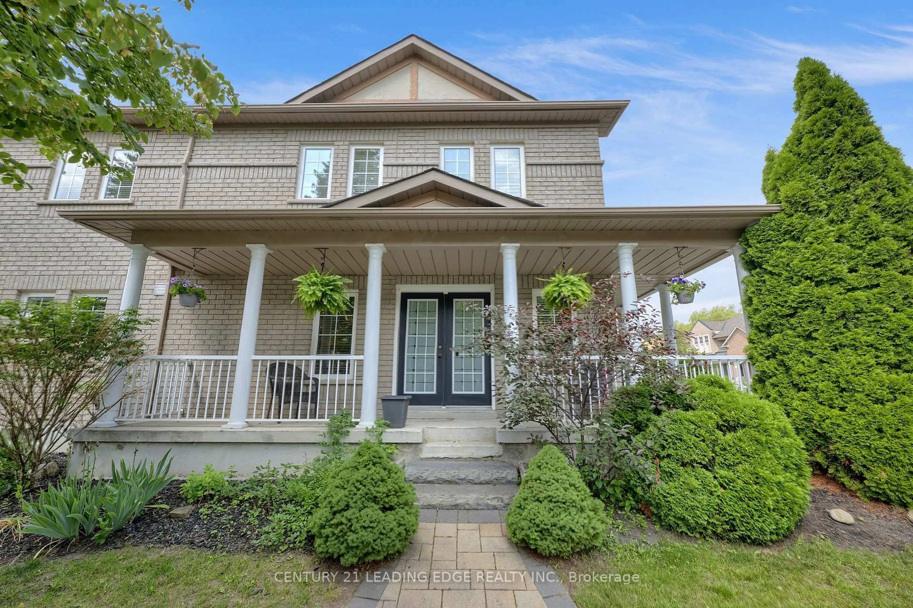 Home with vinyl exterior material, street for 319 Mapleview Crt, Pickering Ontario L1X 2X3