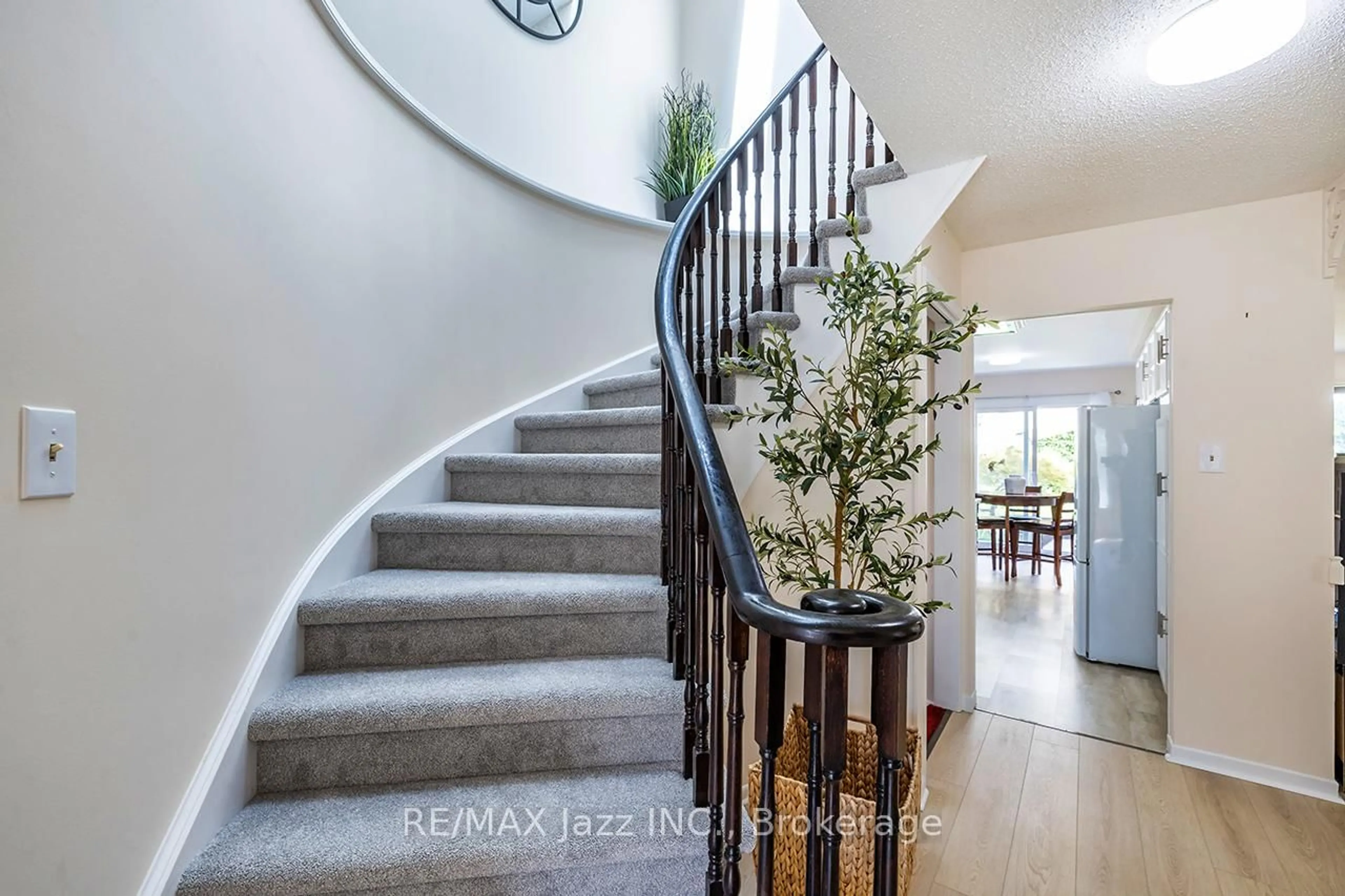 Stairs for 759 Cobblers Crt, Pickering Ontario L1V 3S2