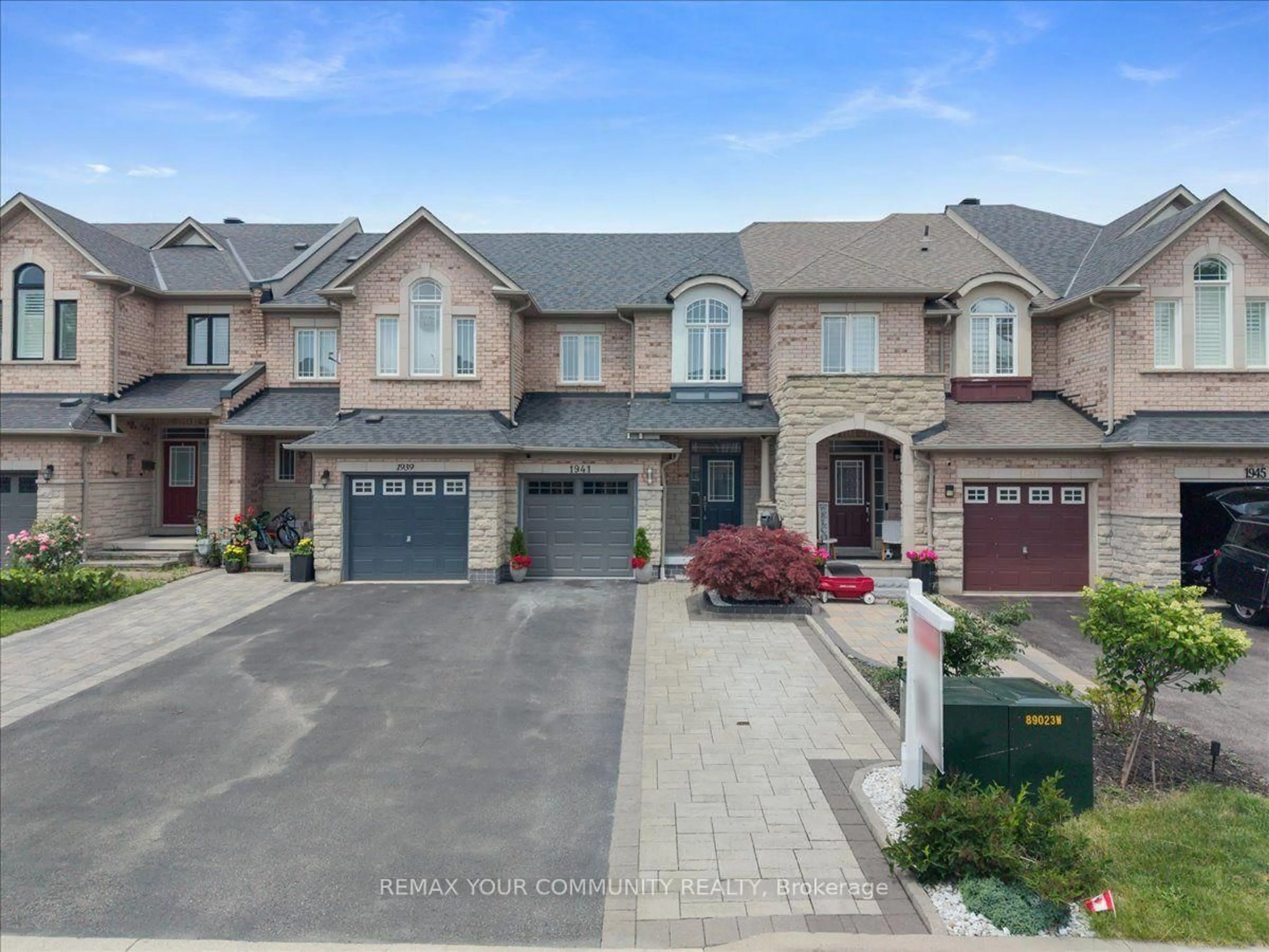 A pic from outside/outdoor area/front of a property/back of a property/a pic from drone, street for 1941 Treetop Way, Pickering Ontario L1V 7J3
