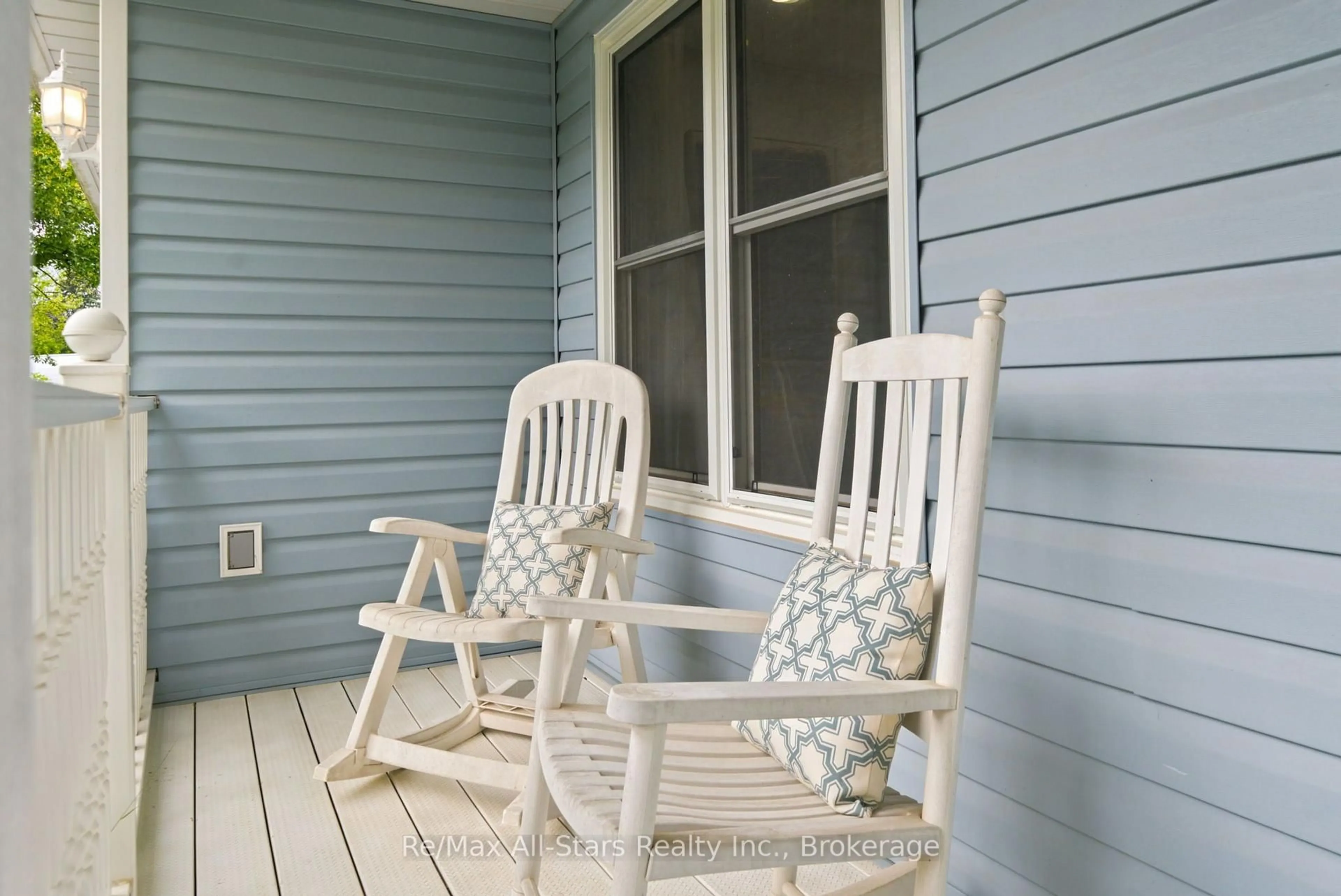 Patio, water/lake/river/ocean view for 263 Union Ave, Scugog Ontario L9L 1C1