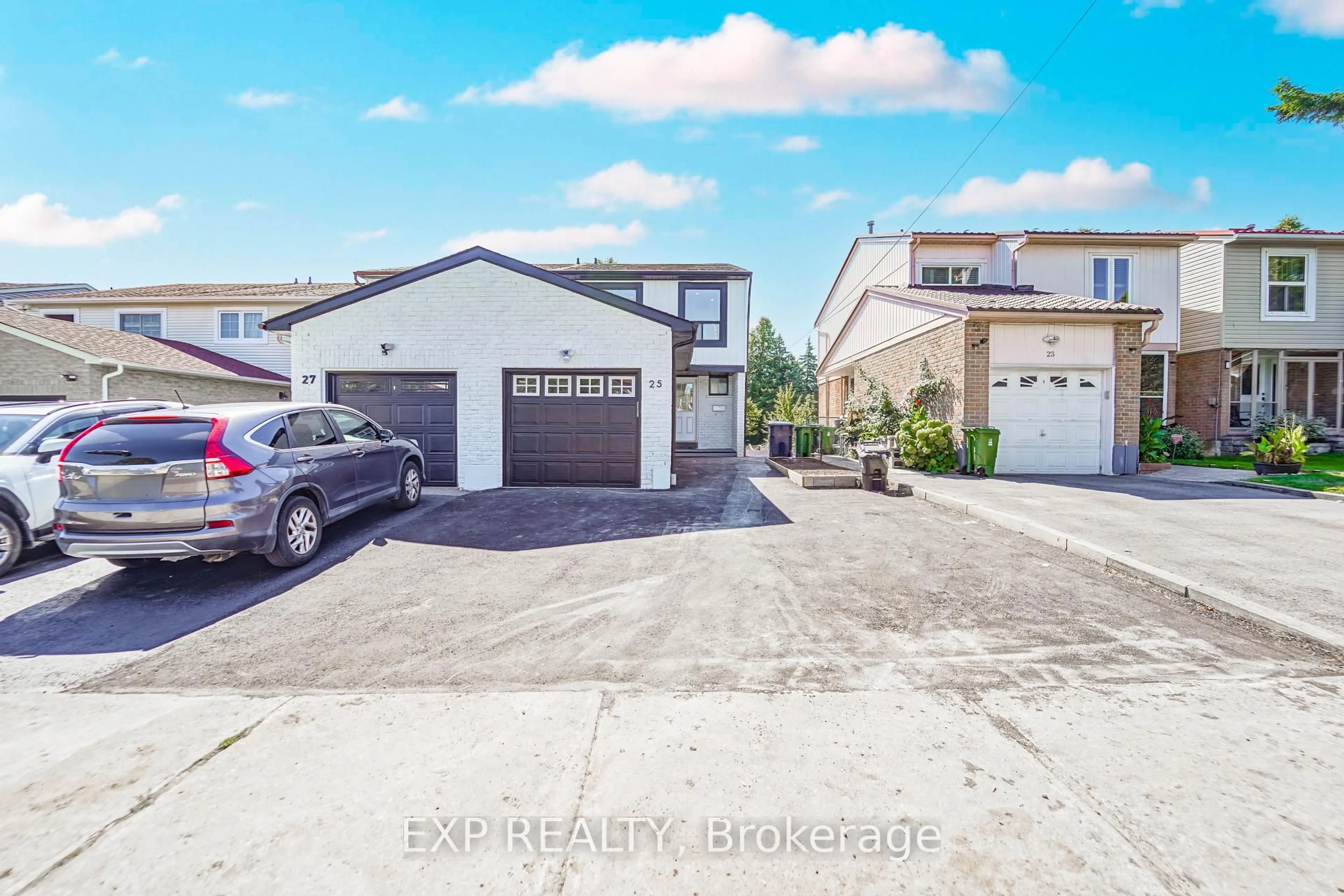 A pic from outside/outdoor area/front of a property/back of a property/a pic from drone, street for 25 Nabob Cres, Toronto Ontario M1B 2Z1