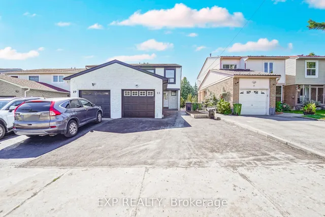 25 Nabob Cres, Toronto 3