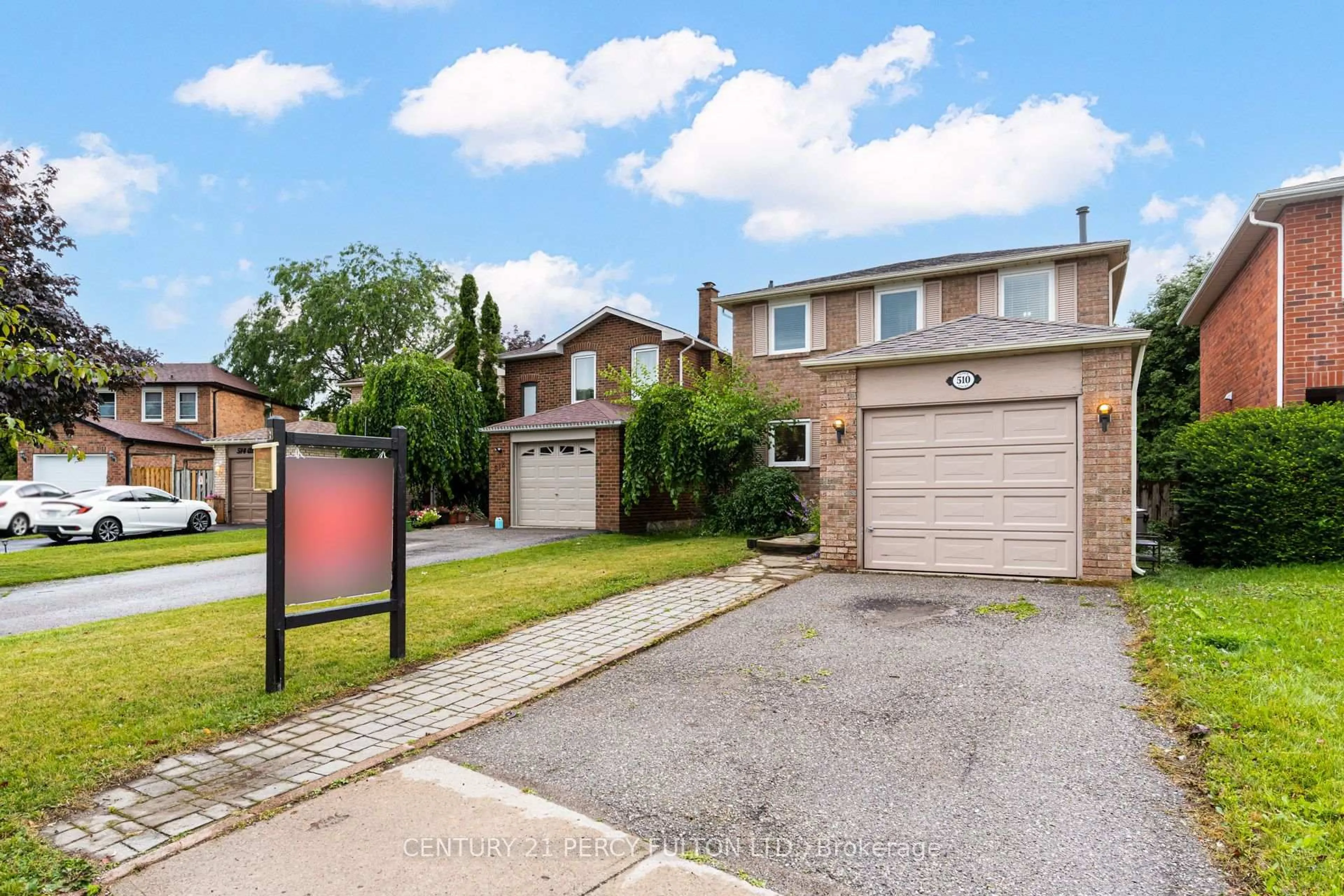 A pic from outside/outdoor area/front of a property/back of a property/a pic from drone, street for 510 Alder Crt, Pickering Ontario L1V 4T1