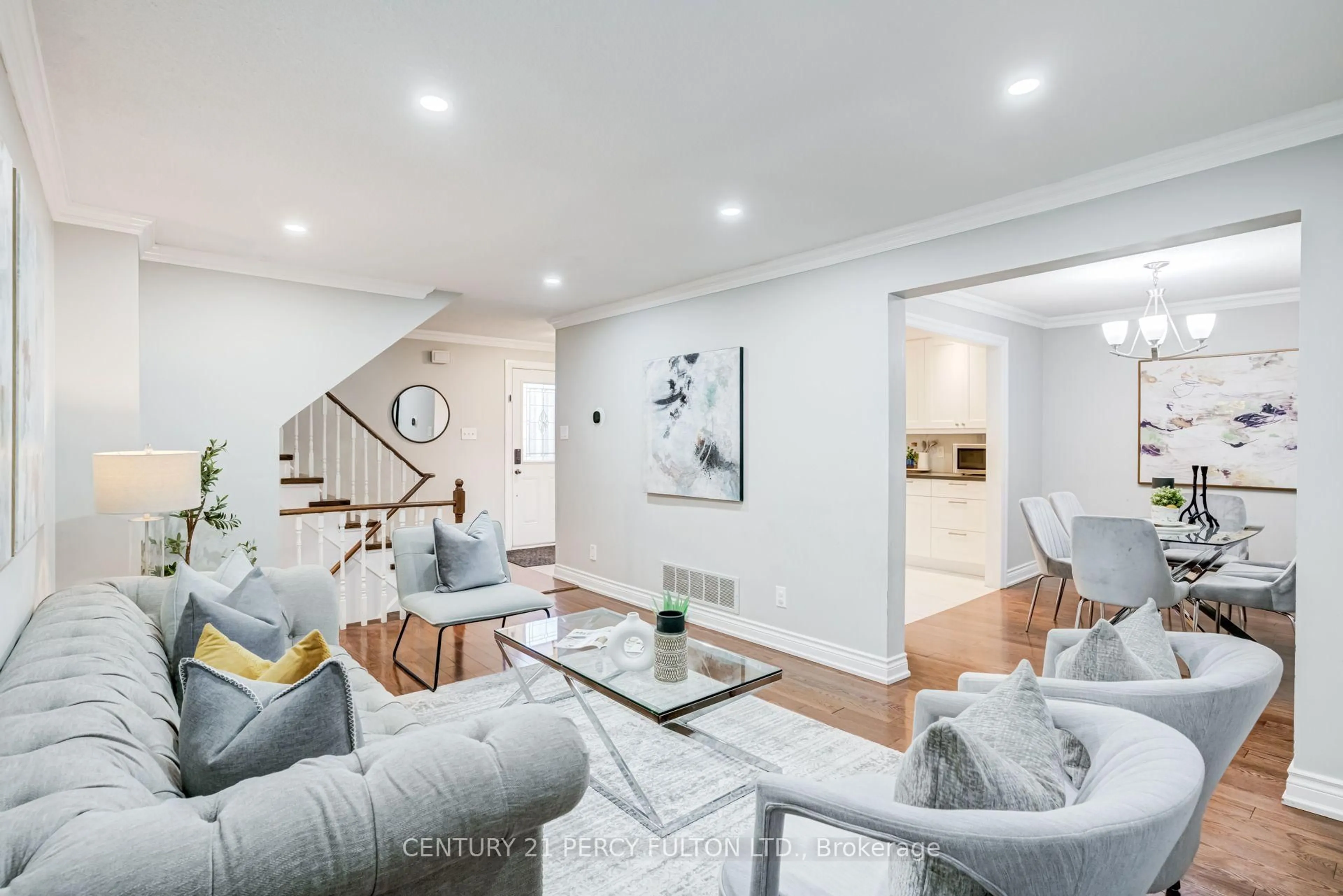 Living room with furniture, unknown for 510 Alder Crt, Pickering Ontario L1V 4T1