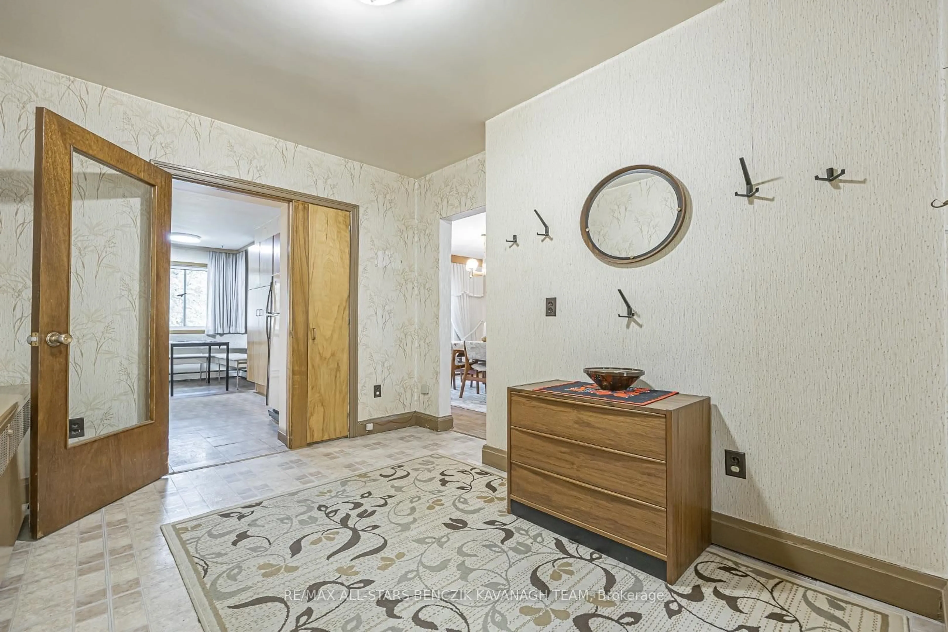 Indoor foyer for 65 Gladys Rd, Toronto Ontario M1C 1C7