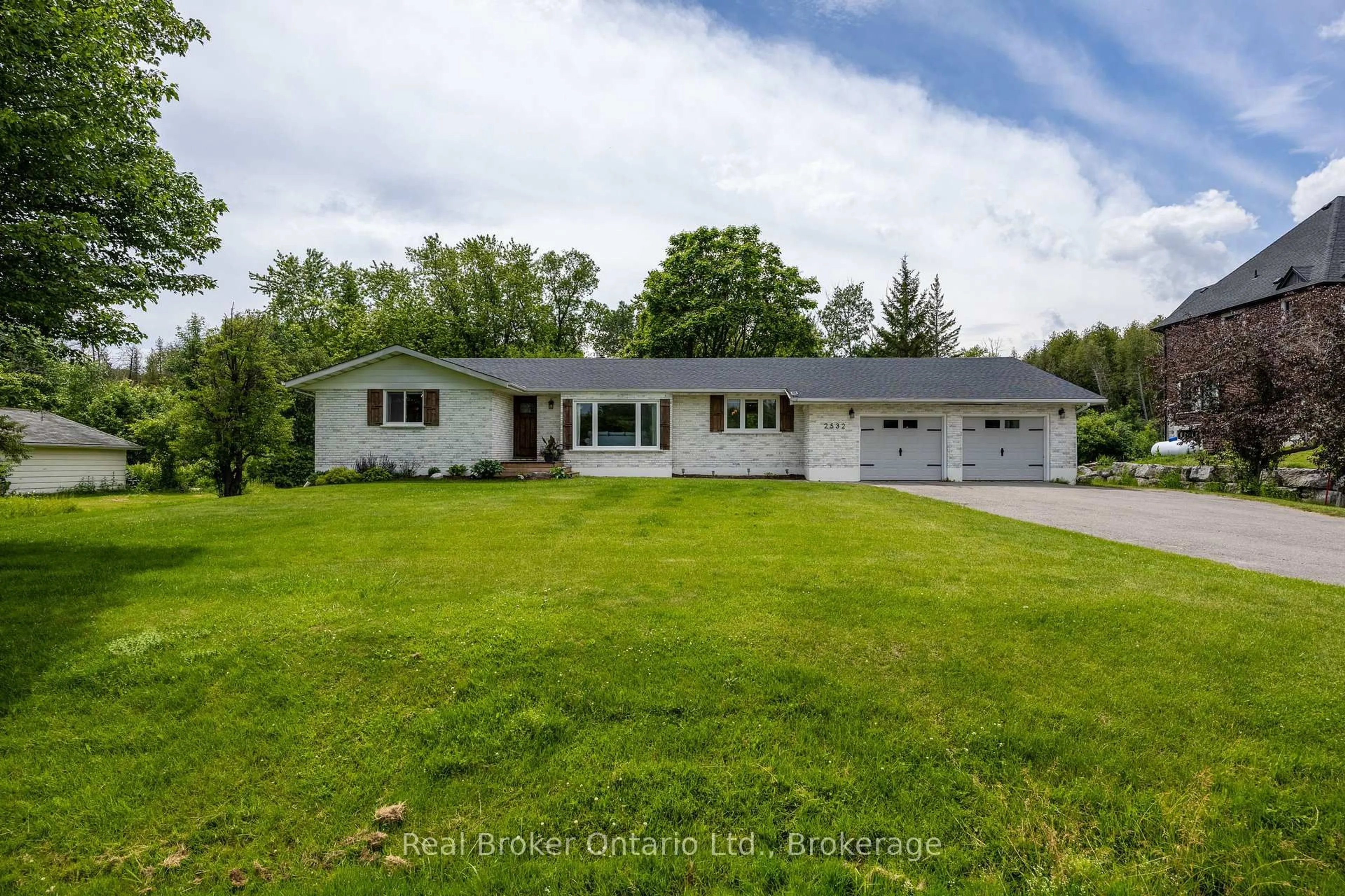 A pic from outside/outdoor area/front of a property/back of a property/a pic from drone, street for 2532 Holt Rd, Clarington Ontario L1C 6G6