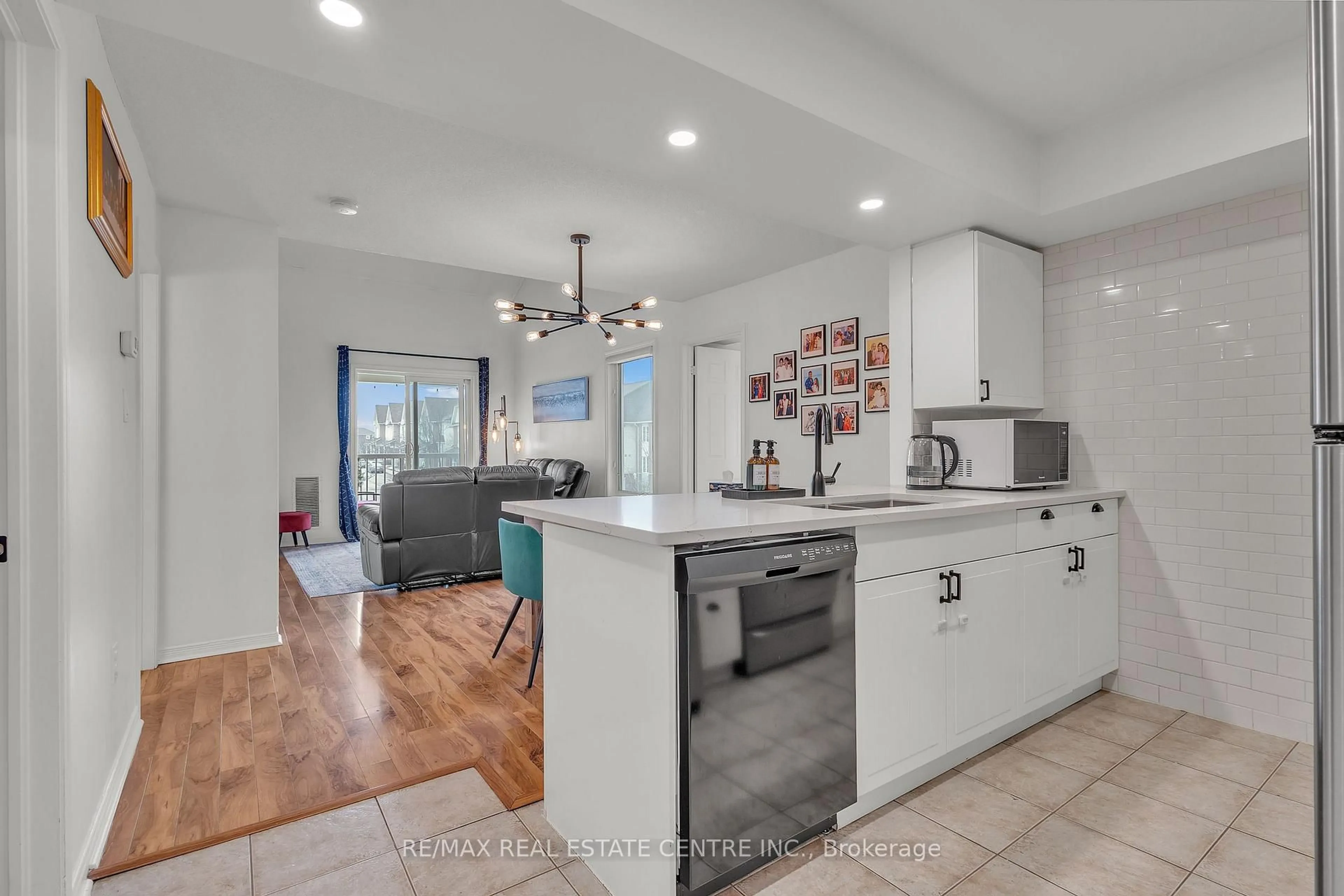 Open concept kitchen, ceramic/tile floor for 51 PETRA Way #3, Whitby Ontario L1R 0A8